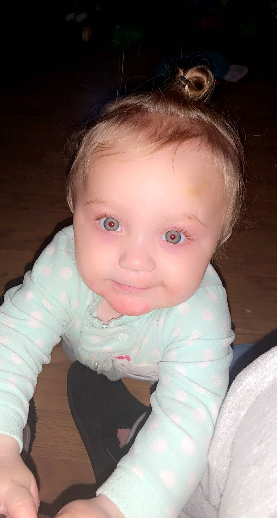 Journi is registered to the contest to win money with this photo: arm, baby_toddler_clothing, cheek, chin, ear, eye, eyebrow, flash_photography, hairstyle, head, human_body, iris, joy, lip, mouth, nose, organ, person, skin, sleeve