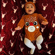 Hayden participe au concours pour gagner de l'argent avec cette photo : baby, infant, child, smile, happy, reindeer, costume, hat, blanket, pattern, red, white, cute, laying, legs, arms, face, cozy, warm, holiday