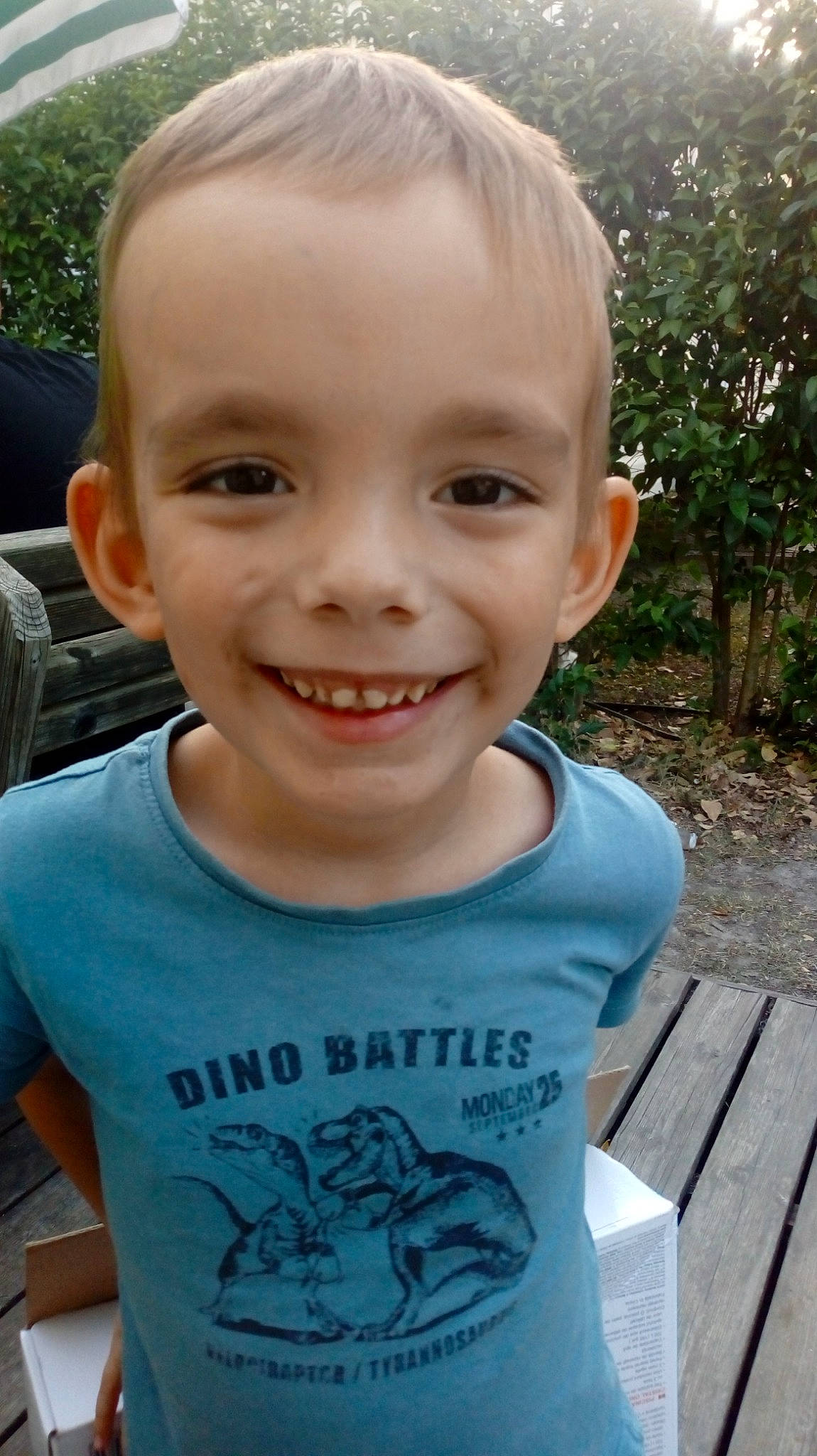 Nolan participe au concours pour gagner de l'argent avec cette photo : cheek, child, chin, cool, ear, face, facial_expression, forehead, happy, head, joy, laugh, lip, male, nose, person, skin, smile, t_shirt, toddler