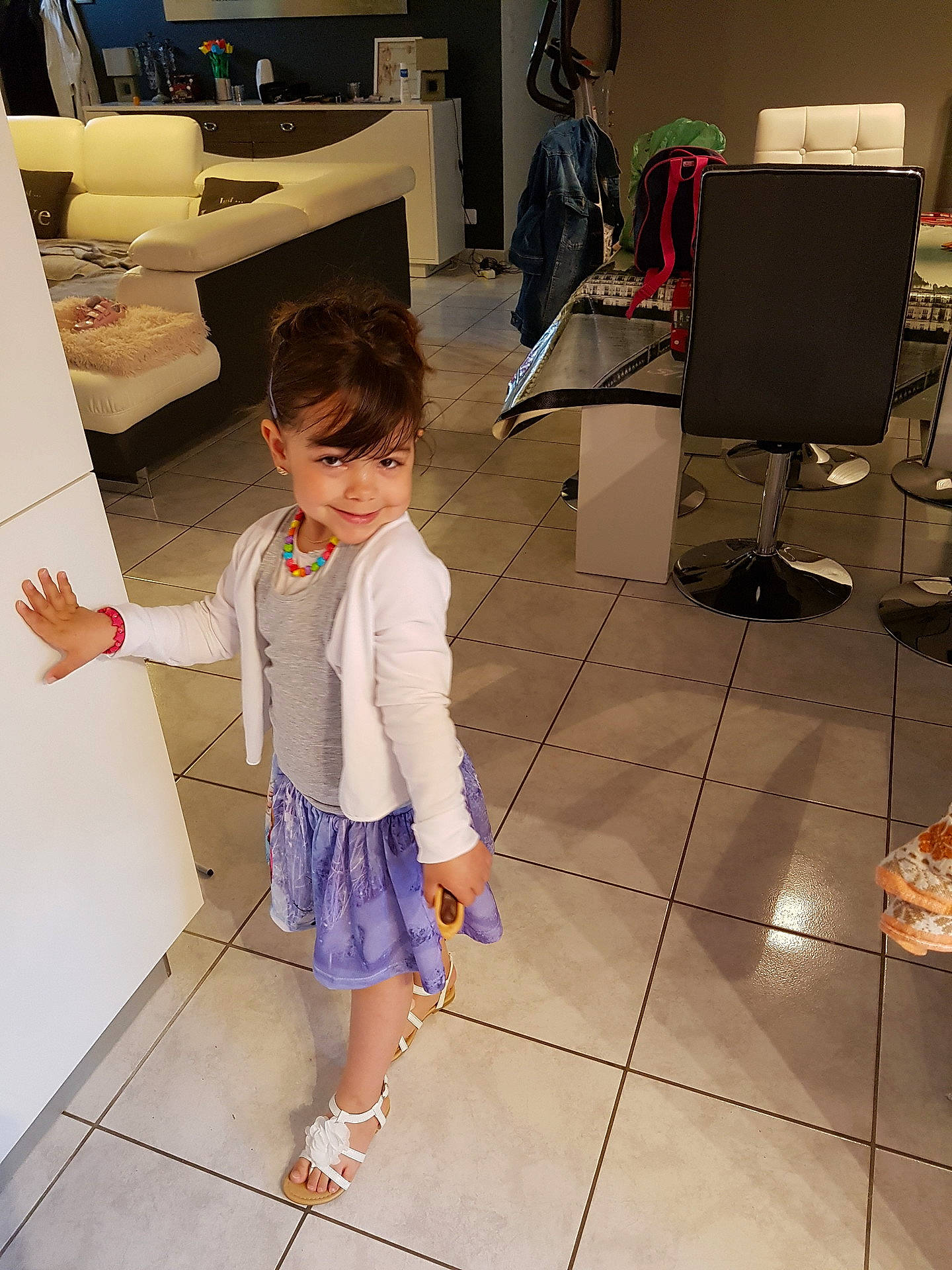 Eva a rejoint le concours — aidez-le/la à gagner de superbes lots ! child, clothing, day, design, floor, flooring, fun, girl, joy, leg, outerwear, pattern, person, shoe, shoulder, skin, snapshot, standing, textile, toddler