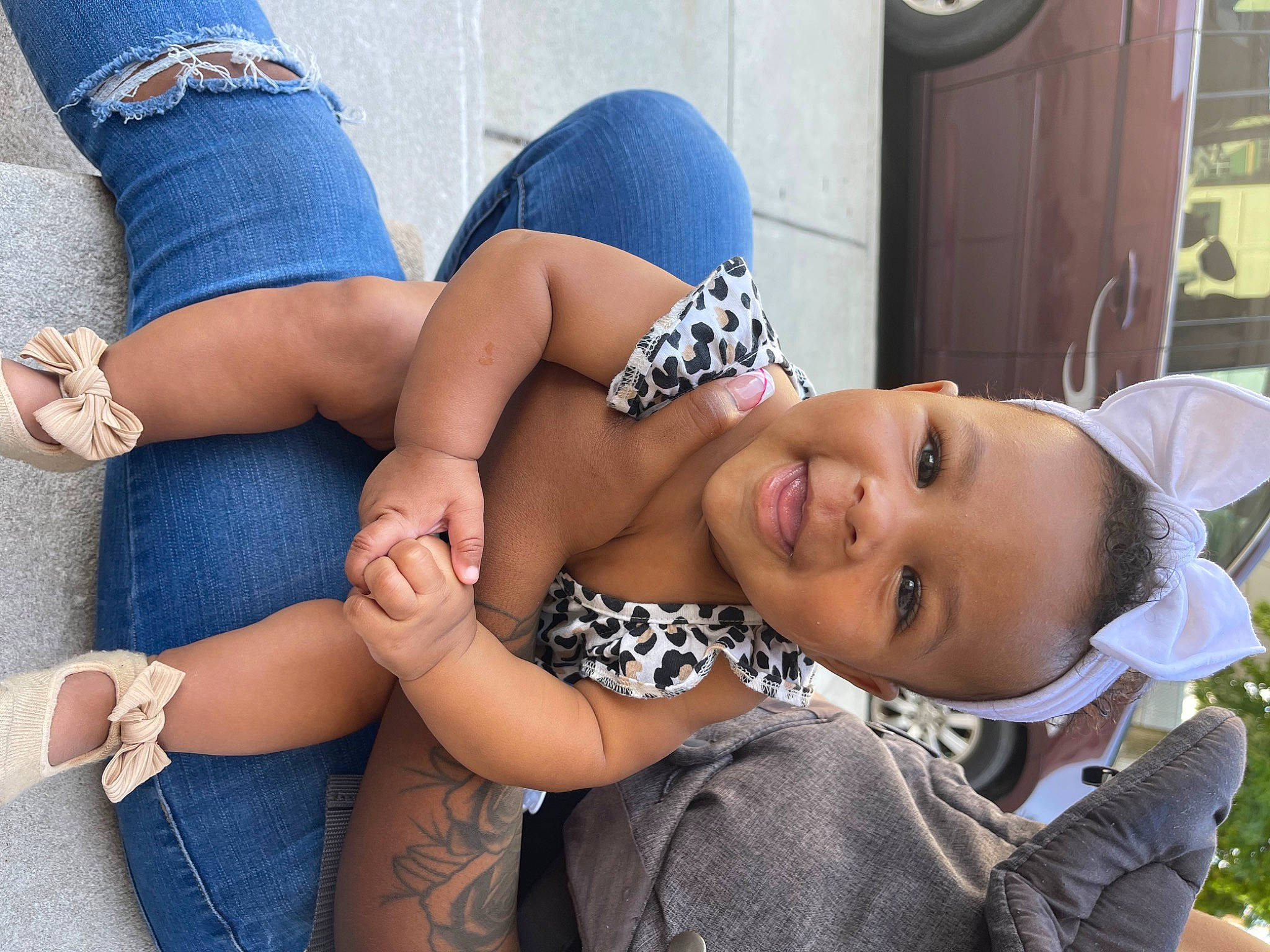 Kamiyah is registered to the contest to win money with this photo: black_hair, blue, clothing, comfort, cool, finger, gesture, hairstyle, happy, human_body, joint, joy, knee, leg, muscle, neck, person, shorts, shoulder, smile