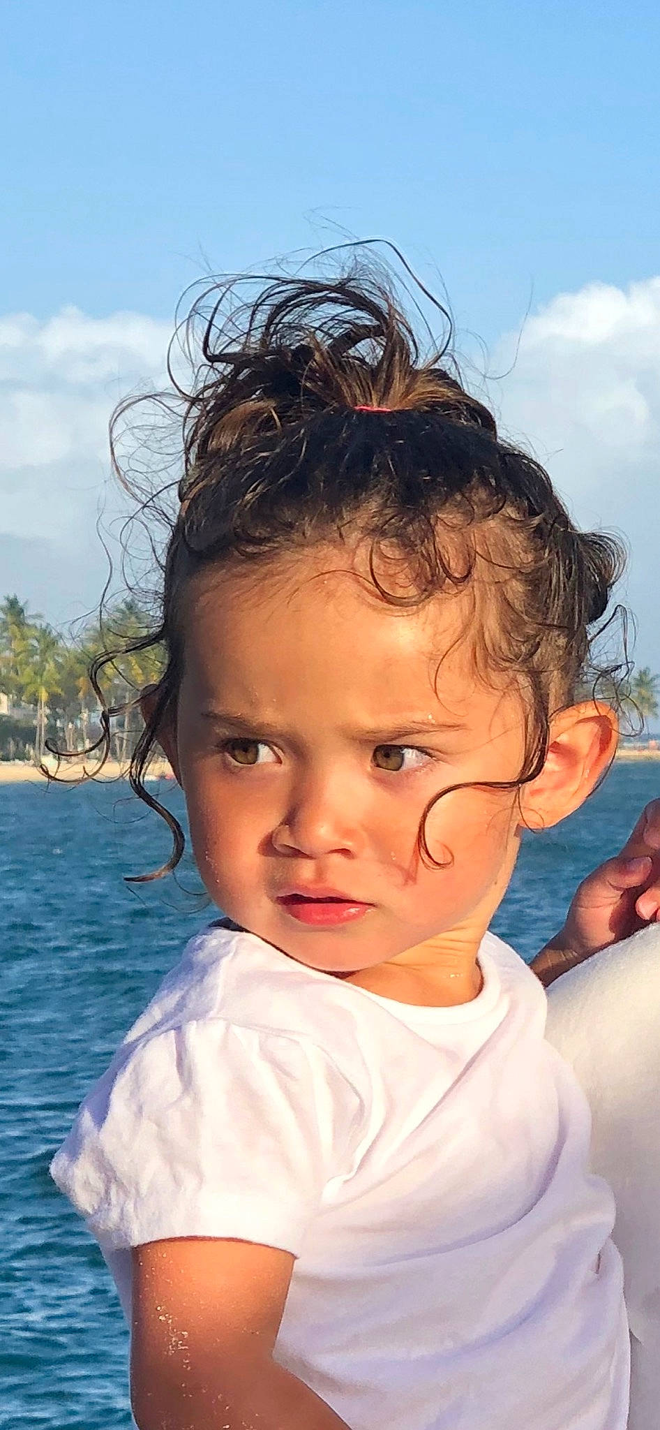 Jade a rejoint le concours — aidez-le/la à gagner de superbes lots ! azure, cheek, chin, cloud, eye, eyebrow, eyelash, face, forehead, hairstyle, happy, human_body, iris, lip, mouth, neck, nose, person, skin, sky