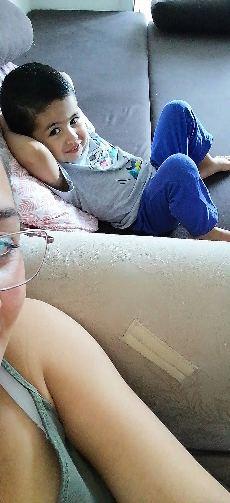 Jefferson a rejoint le concours — aidez-le/la à gagner de superbes lots ! black_hair, child, leg, person