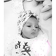 Emi participe au concours pour gagner de l'argent avec cette photo : baby, infant, child, headwrap, polka_dot, reindeer_design, soft_toys, blanket, cozy, black_and_white, portrait, cute, sleepy, lying_down, clothing, toddler, indoor, soft_lighting, decor, nursery