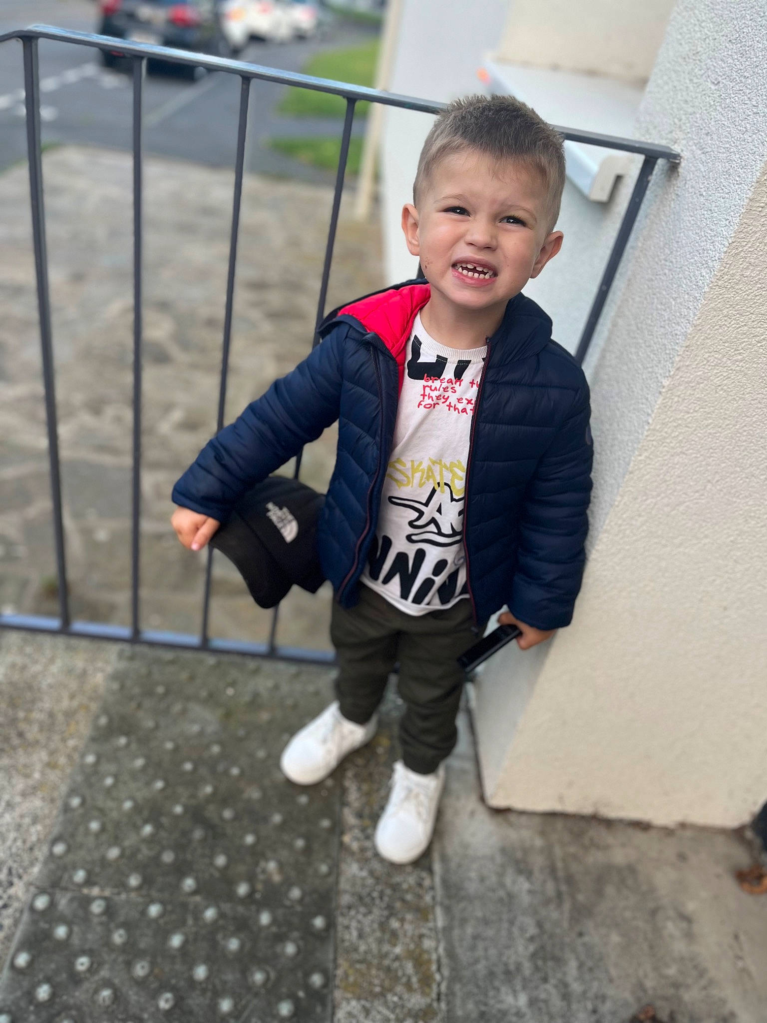 Hayden participe au concours pour gagner de l'argent avec cette photo : chair, child, event, fence, formal_wear, fun, happy, leisure, person, recreation, sitting, sleeve, smile, soil, suit, t_shirt, toddler, tree, tuxedo