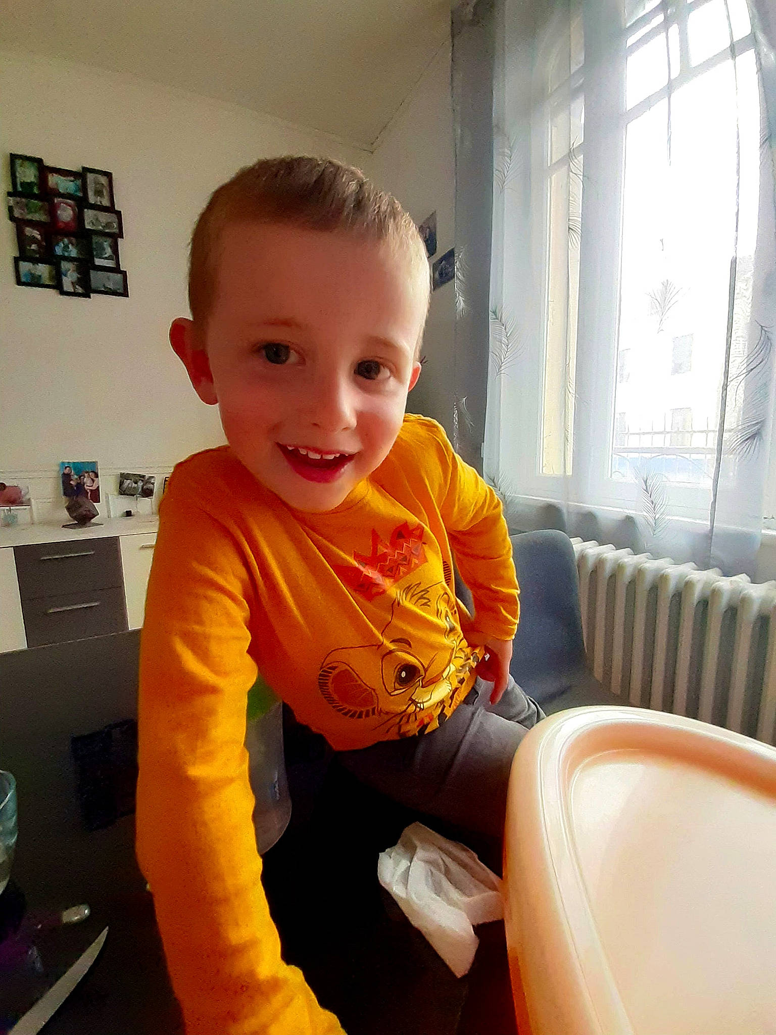 Nathan a rejoint le concours — aidez-le/la à gagner de superbes lots ! baby, cheek, child, joy, person, room, skin, smile, toddler, yellow