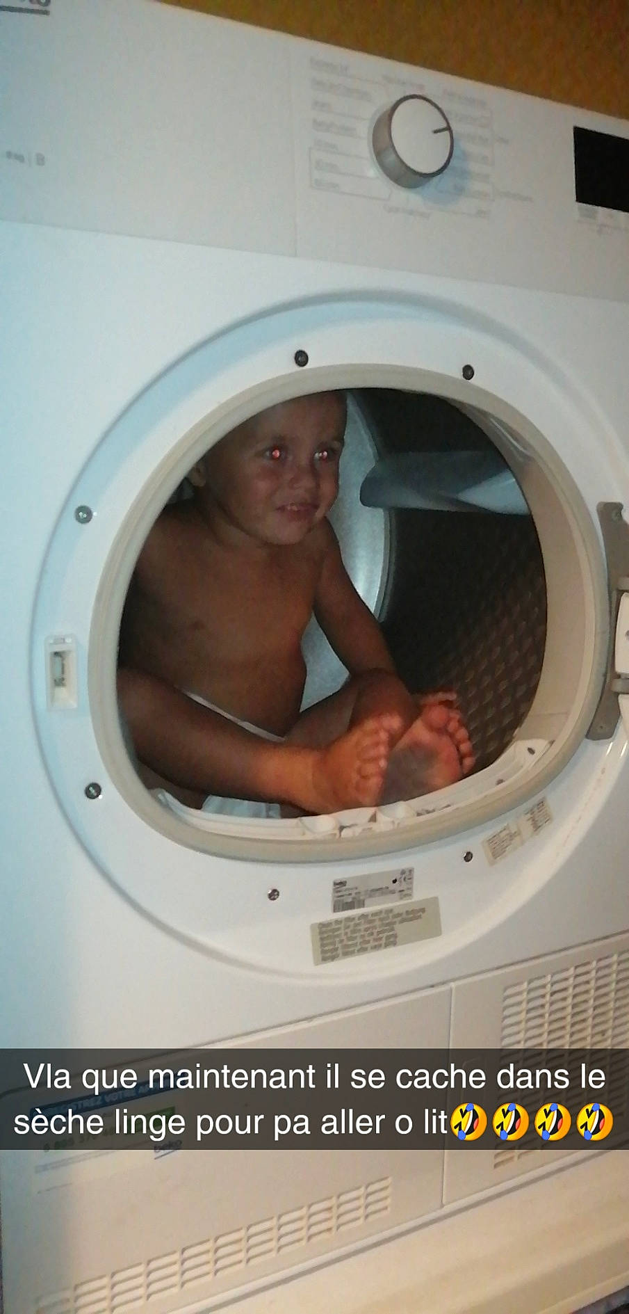 Daymone participe au concours pour gagner de l'argent avec cette photo : birth, circle, clothes_dryer, computed_tomography, headwear, home_appliance, major_appliance, medical_equipment, person, product, washing, washing_machine, window