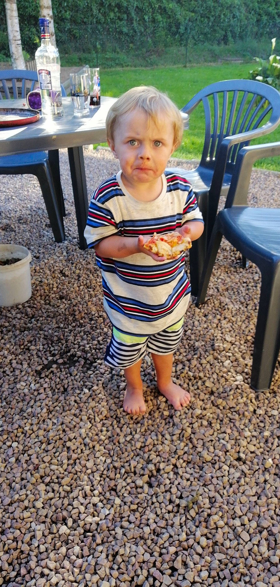 Daymone participe au concours pour gagner de l'argent avec cette photo : chair, child, fun, furniture, leg, person, play, product, sitting, smile, summer, toddler, vacation