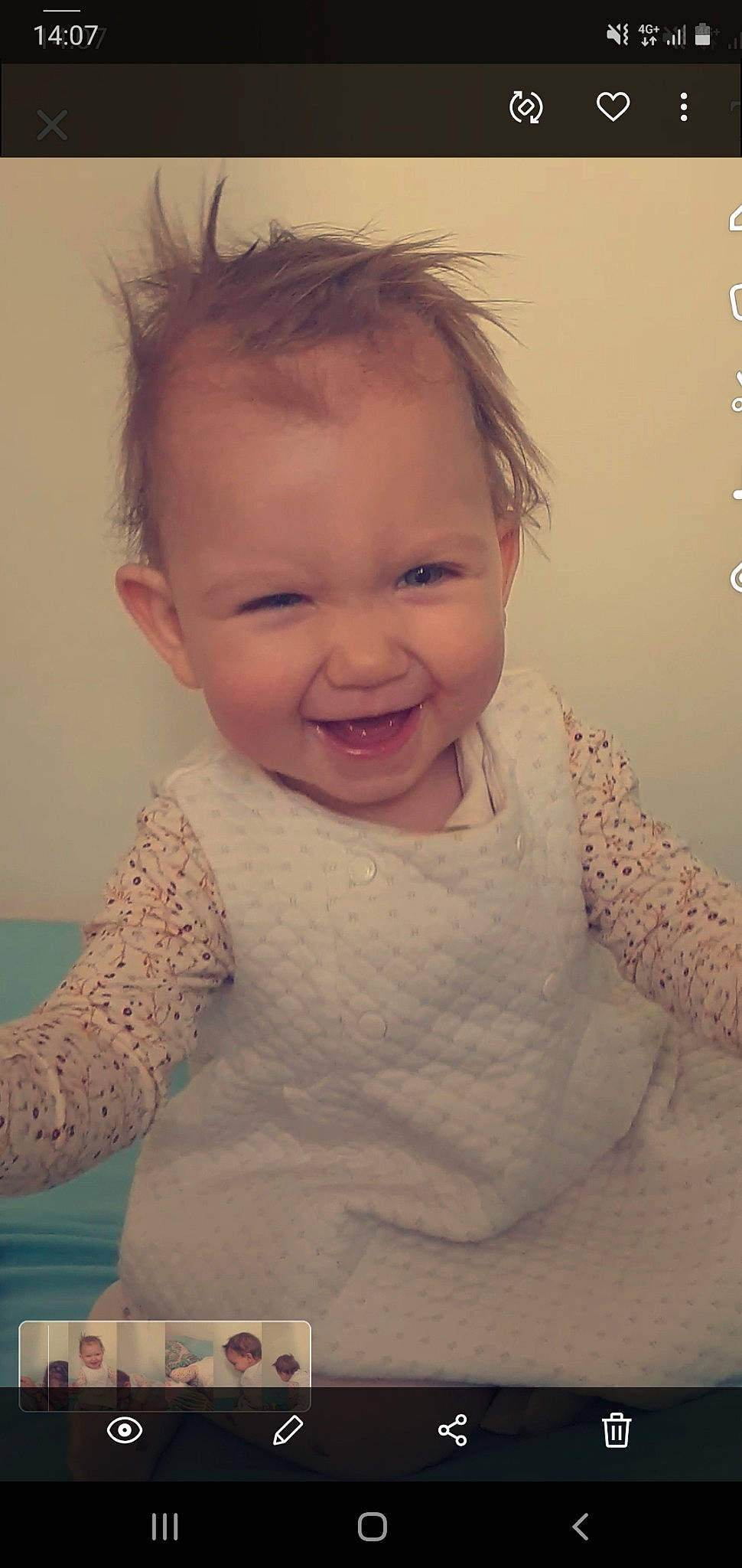 Diana a rejoint le concours — aidez-le/la à gagner de superbes lots ! baby_toddler_clothing, cheek, chin, eyebrow, face, forehead, hairstyle, happy, head, human_body, iris, joy, lip, mouth, neck, nose, outerwear, person, shoulder, skin