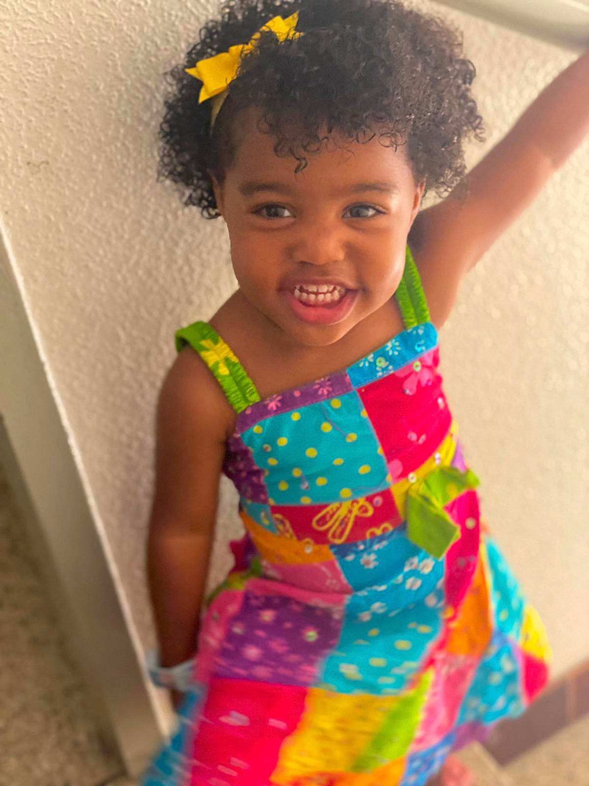 Hanna a rejoint le concours — aidez-le/la à gagner de superbes lots ! arm, baby_toddler_clothing, child, day_dress, dress, eye, face, fashion_design, fun, happy, joy, magenta, neck, person, shoulder, skin, sleeve, smile, standing, summer