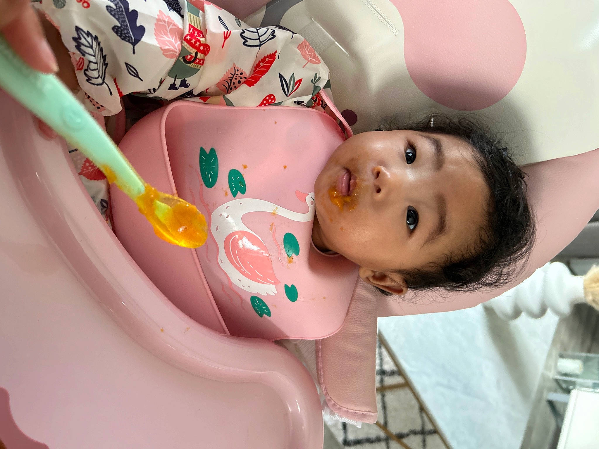 Mya a rejoint le concours — aidez-le/la à gagner de superbes lots ! baby, baby_products, baby_toddler_clothing, baby_toys, bathing, chest, child, comfort, eyelash, fun, happy, leisure, mouth, person, pink, plastic, room, smile, surprise, thigh