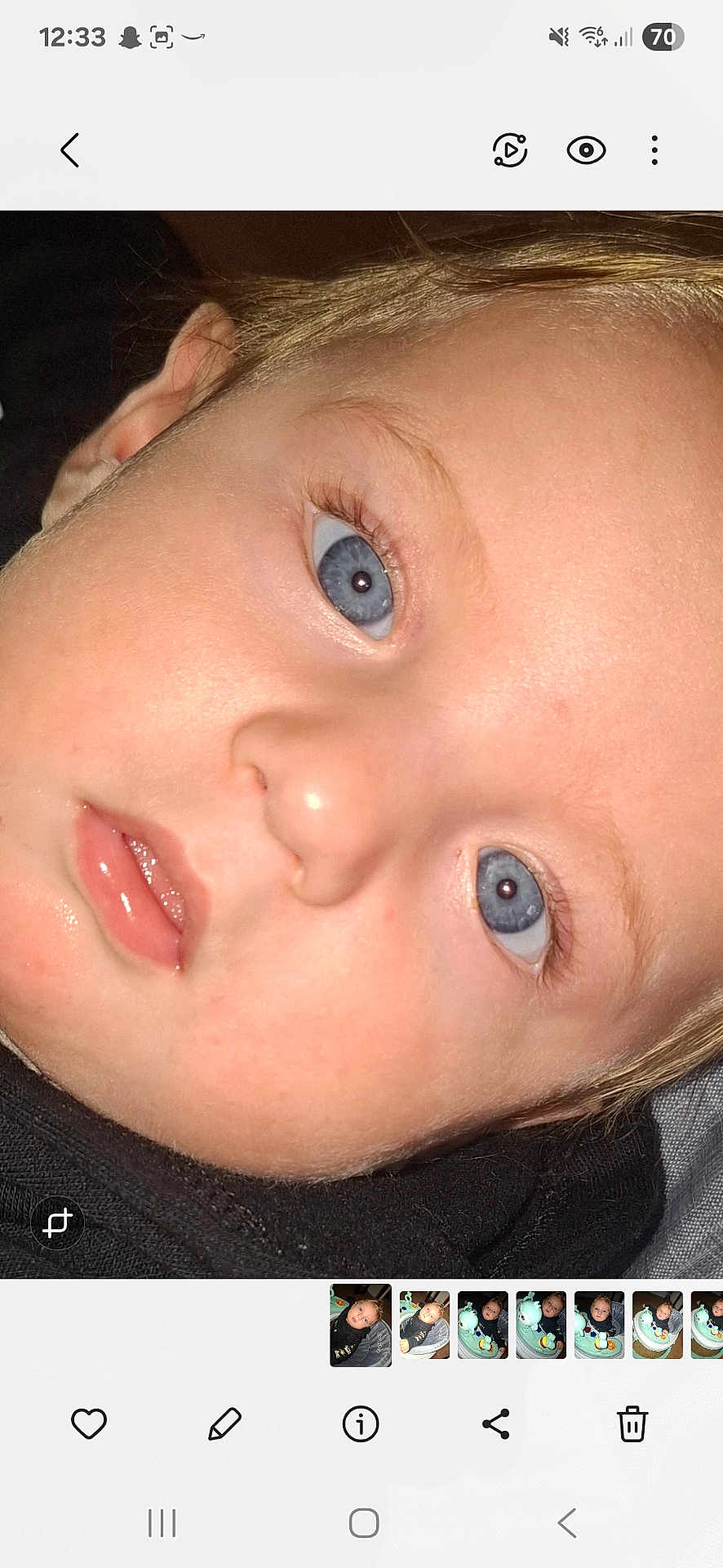 Nael participe au concours pour gagner de l'argent avec cette photo : child, close_up, face, blue_eyes, skin, hair, infant, portrait, baby, curious, lying_down, young, eyelashes, nostrils, lips, cheeks, eyebrows, human, expression, soft_light
