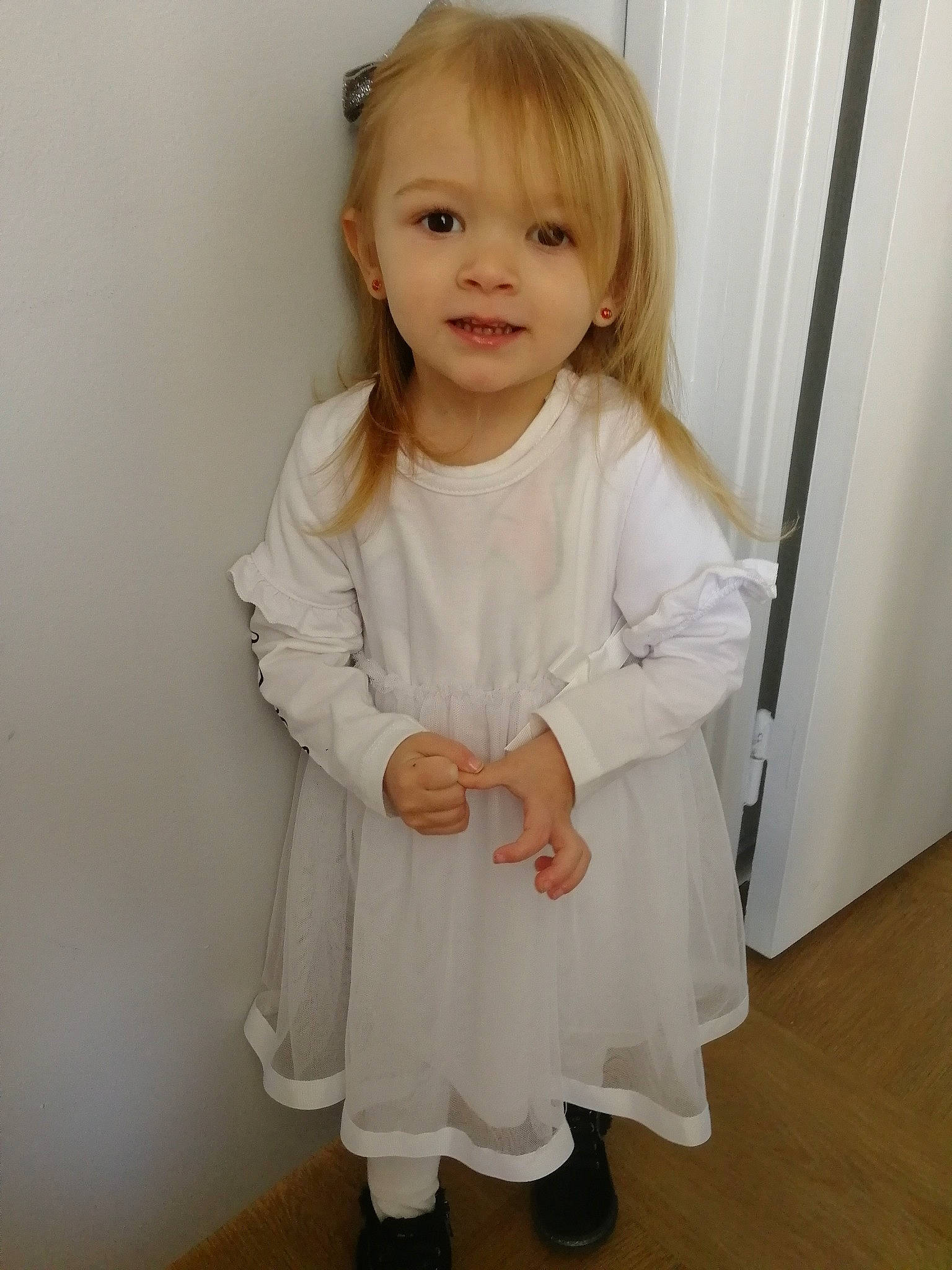 Keyssa participe au concours pour gagner de l'argent avec cette photo : arm, baby_toddler_clothing, blond, cheek, child, day_dress, dress, embellishment, flooring, formal_wear, hair, hand, iris, long_hair, one_piece_garment, outerwear, person, skin, sleeve, smile