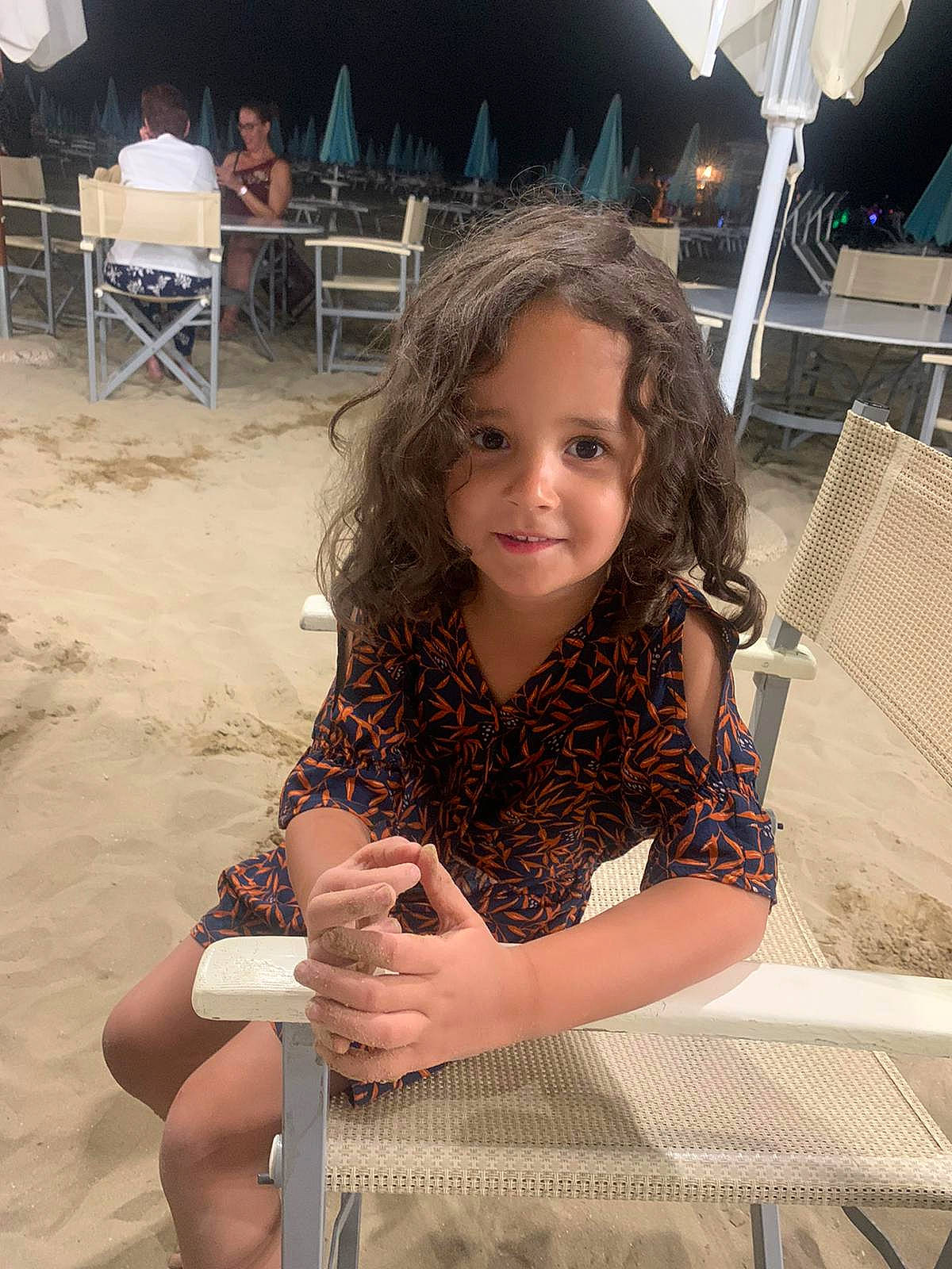 Neyla a rejoint le concours — aidez-le/la à gagner de superbes lots ! beach, chair, event, flag, foot, fun, hairstyle, happy, head, human, human_leg, joy, leisure, lighting, person, sitting, smile, thigh, toddler, tourism
