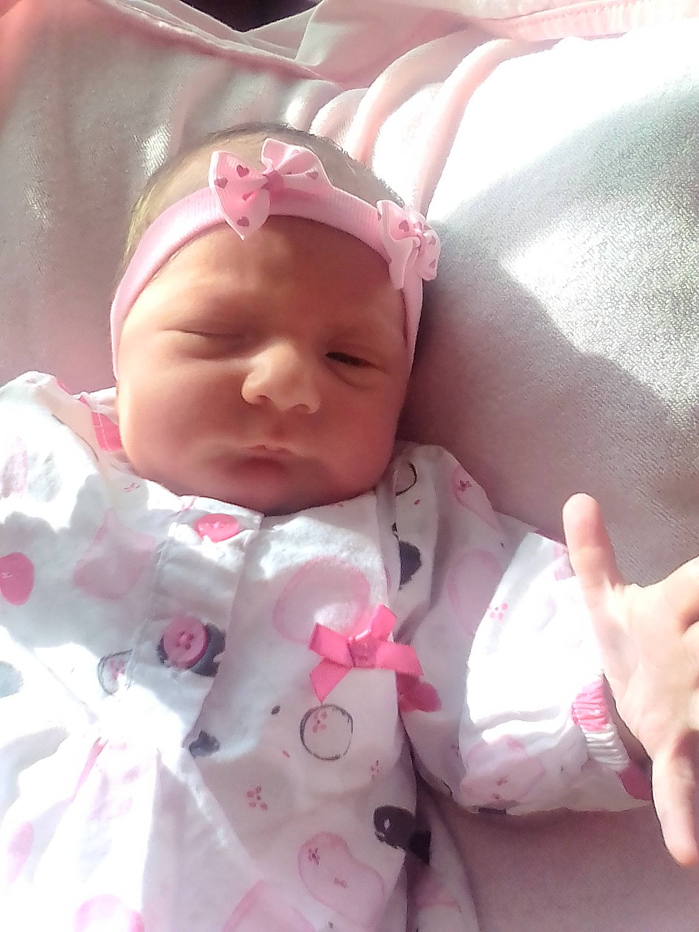 Mya a rejoint le concours — aidez-le/la à gagner de superbes lots ! child, doll, hand, human_positions, infant, mouth, organ, person, pink, product, skin, toddler, toy