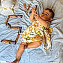 Lyne a rejoint le concours — aidez-le/la à gagner de superbes lots ! baby, child, girl, dress, floral_pattern, candy_bars, twix, snickers, hat, blanket, blue_blanket, lying_down, hands, feet, face, looking, indoors, celebration, number_three, sweet_treats