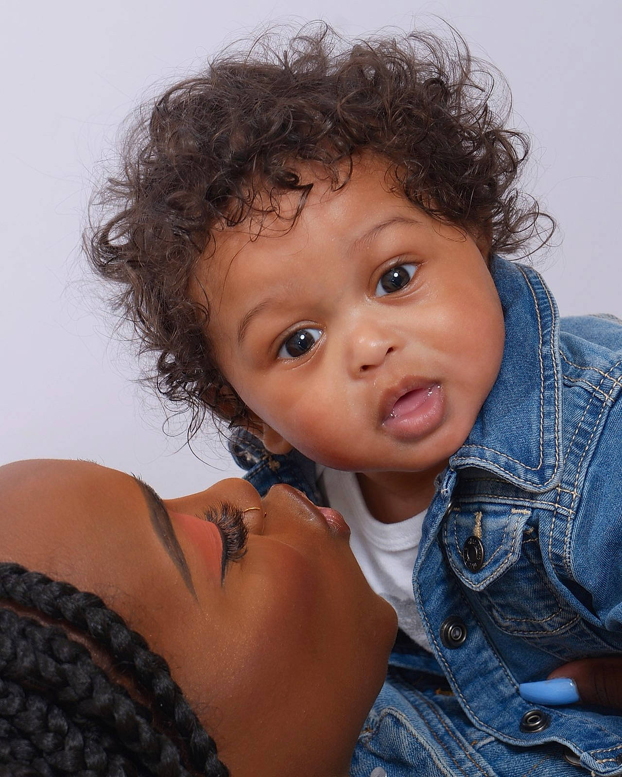 Karson joined the competition — help win amazing prizes! arm, cheek, chin, eye, eyebrow, eyelash, face, flash_photography, gesture, hair, hand, head, iris, joint, lip, neck, nose, person, shoulder, skin