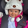 Meï-Linh a rejoint le concours — aidez-le/la à gagner de superbes lots ! baby, child, car_seat, hat, fur, pink_clothing, white_clothing, smile, face, cute, safety_harness, infant, warm_clothing, indoor, portrait, young_child, adorable, cozy, seatbelt, happy