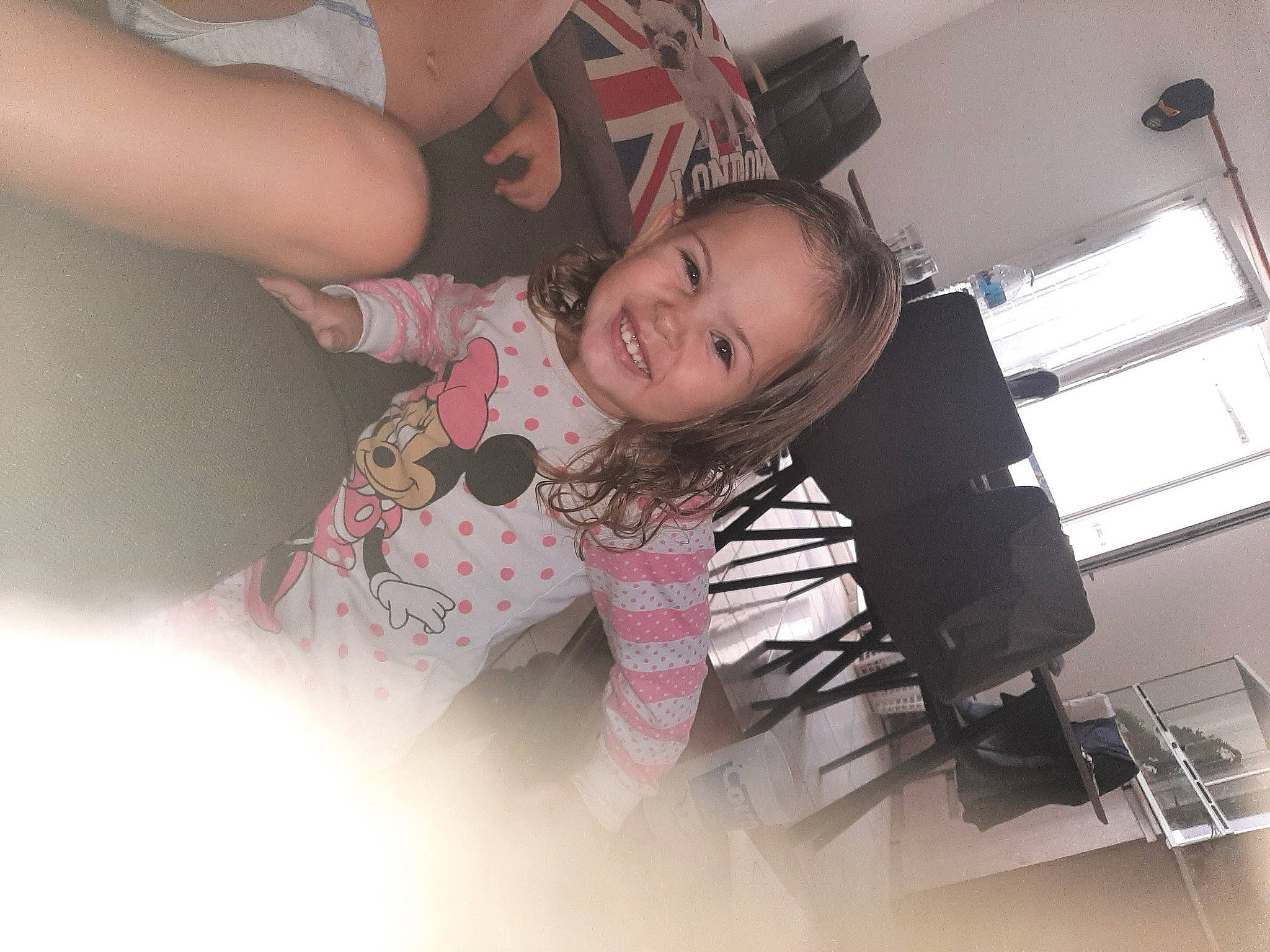 Stella a rejoint le concours — aidez-le/la à gagner de superbes lots ! abdomen, baby, baby_products, baby_toddler_clothing, cheek, child, comfort, curtain, eyelash, flash_photography, fun, happy, joy, magenta, pattern, person, room, sitting, smile, thigh