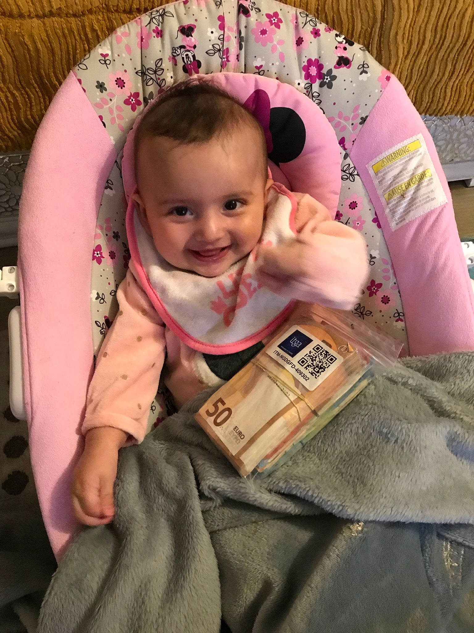 Inaya a rejoint le concours — aidez-le/la à gagner de superbes lots ! baby, baby_products, cheek, child, joy, person, pink, toddler