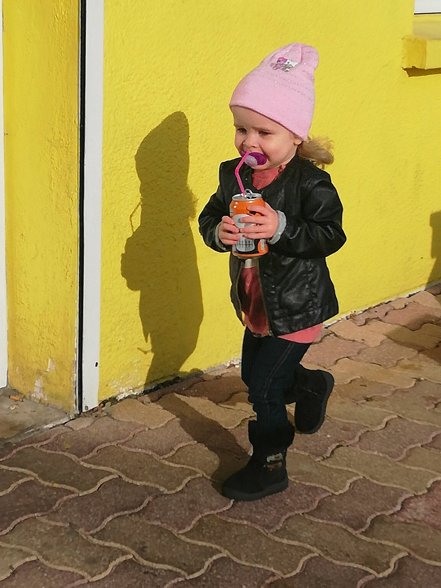 Lou Anne participe au concours pour gagner de l'argent avec cette photo : boy, cap, child, cool, costume, fun, girl, headgear, headwear, person, play, product, snapshot, standing, toddler, yellow