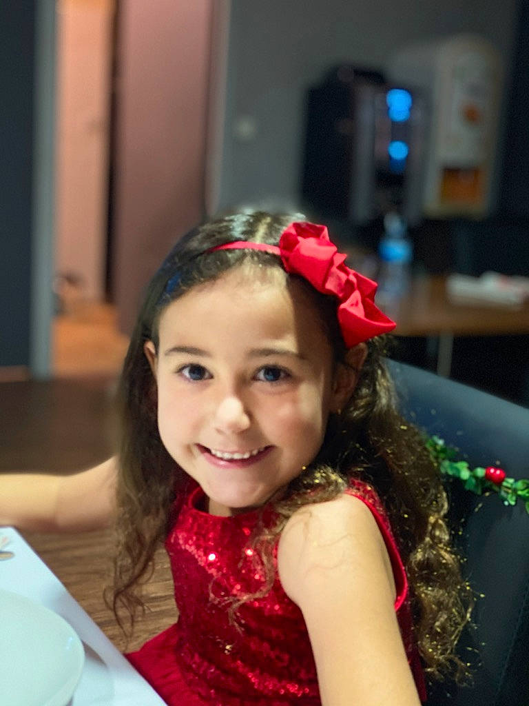 Shanna participe au concours pour gagner de l'argent avec cette photo : beauty, black_hair, child, dress, event, eyelash, face, facial_expression, fun, hair, hairstyle, happy, headband, headpiece, headwear, iris, joy, leisure, lip, magenta