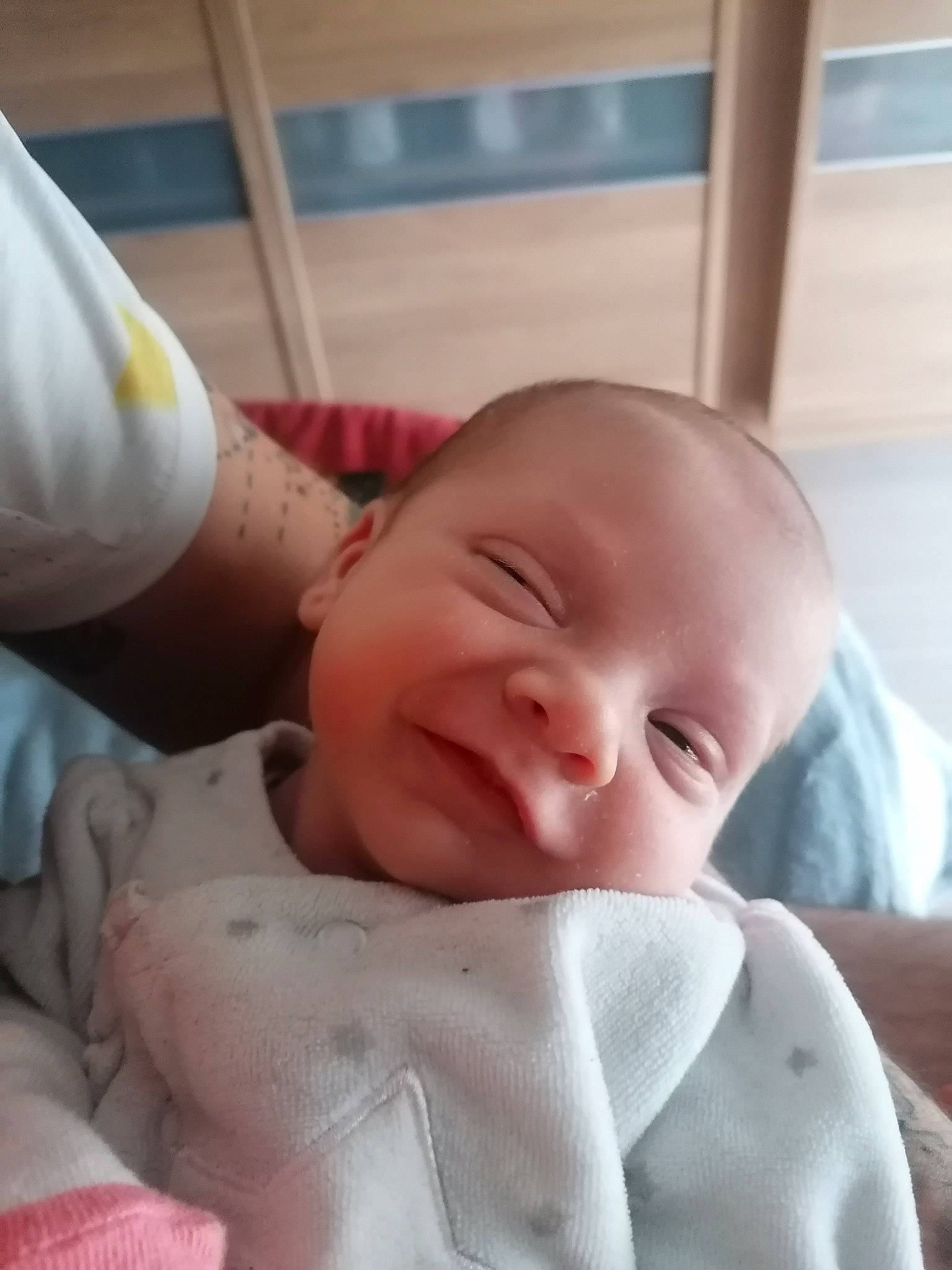 Haydène participe au concours pour gagner de l'argent avec cette photo : abdomen, baby, baby_toddler_clothing, cheek, chest, child, comfort, eyebrow, eyelash, flesh, happy, linens, lip, mouth, nose, person, skin, sleeve, smile, thumb