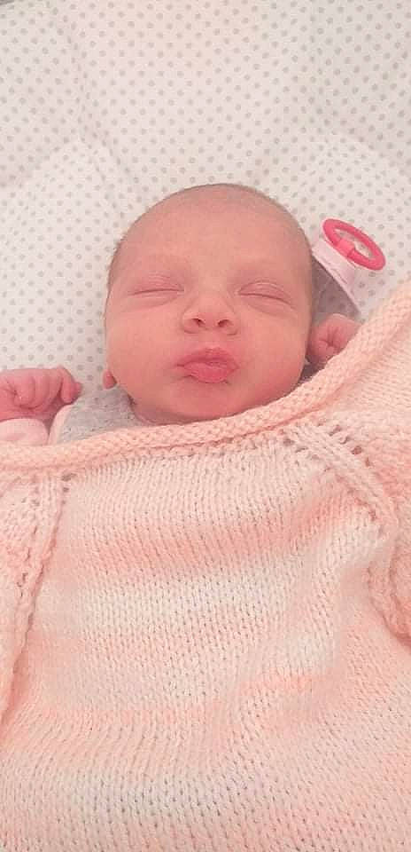 Haydène participe au concours pour gagner de l'argent avec cette photo : baby, baby_sleeping, baby_toddler_clothing, cheek, child, comfort, face, flesh, head, linens, magenta, pattern, peach, person, pink, skin, sleeve, thumb, toddler, towel