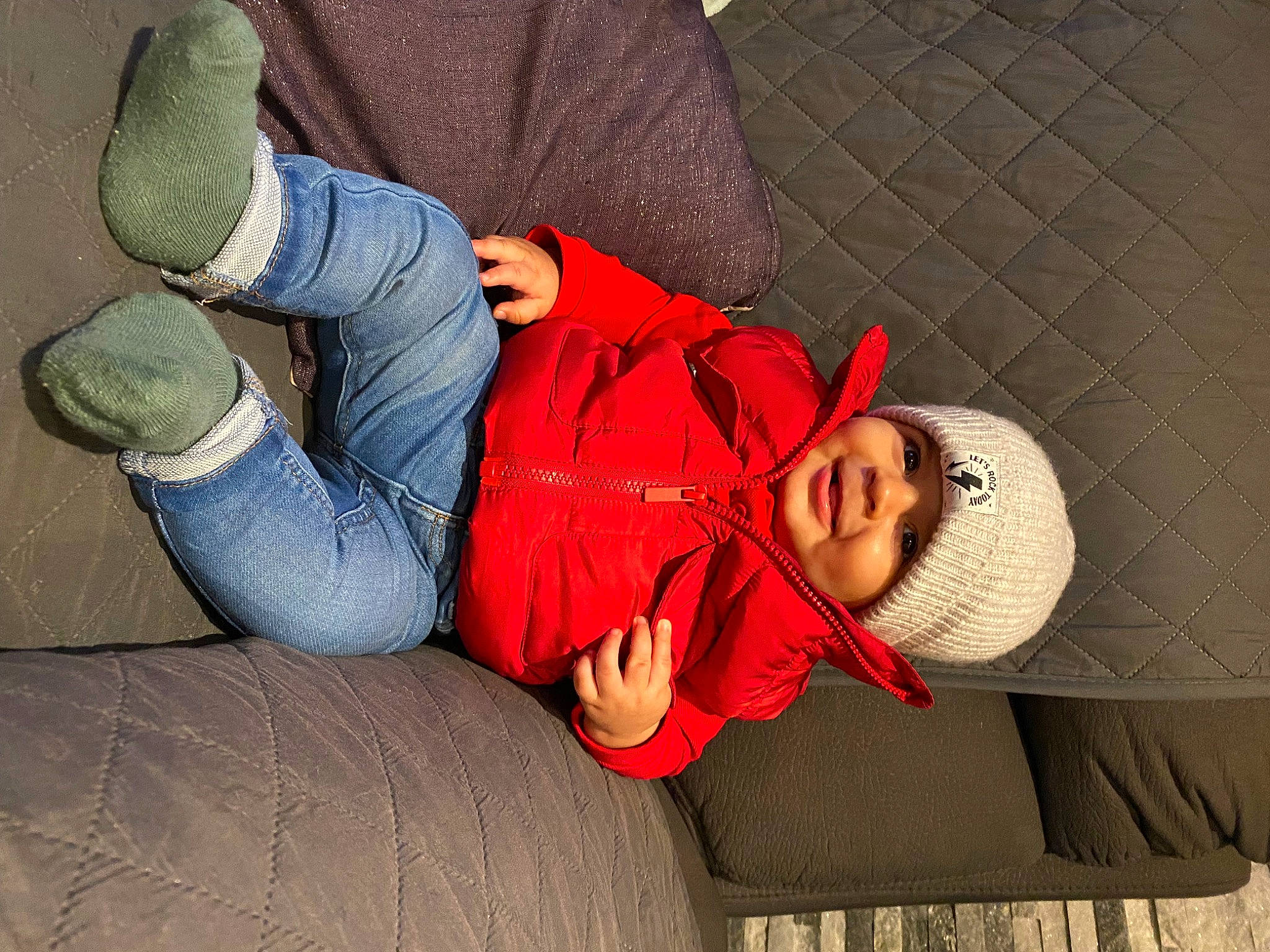 Aylan participe au concours pour gagner de l'argent avec cette photo : carmine, child, comfort, cool, denim, elbow, foot, fun, hat, headwear, human_leg, joint, knee, lap, leisure, nap, person, sitting, sleep, thigh