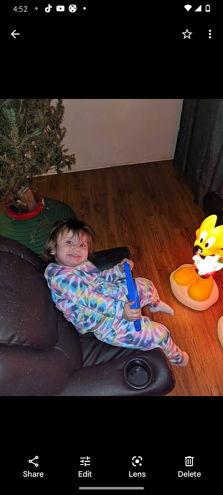 Adriana is registered to the contest to win money with this photo: baby, baby_products, baby_toddler_clothing, child, comfort, flooring, fun, happy, joy, lap, leisure, person, room, shoe, sitting, smile, stuffed_toy, toddler, toy, tree