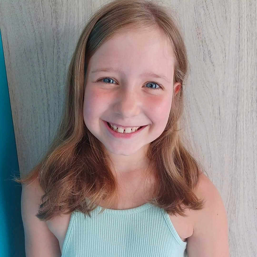 Louisa a rejoint le concours — aidez-le/la à gagner de superbes lots ! blonde, bodypart, brownhair, child, dimples, face, female, girl, hair, happy, head, neck, person, photography, portrait, smile