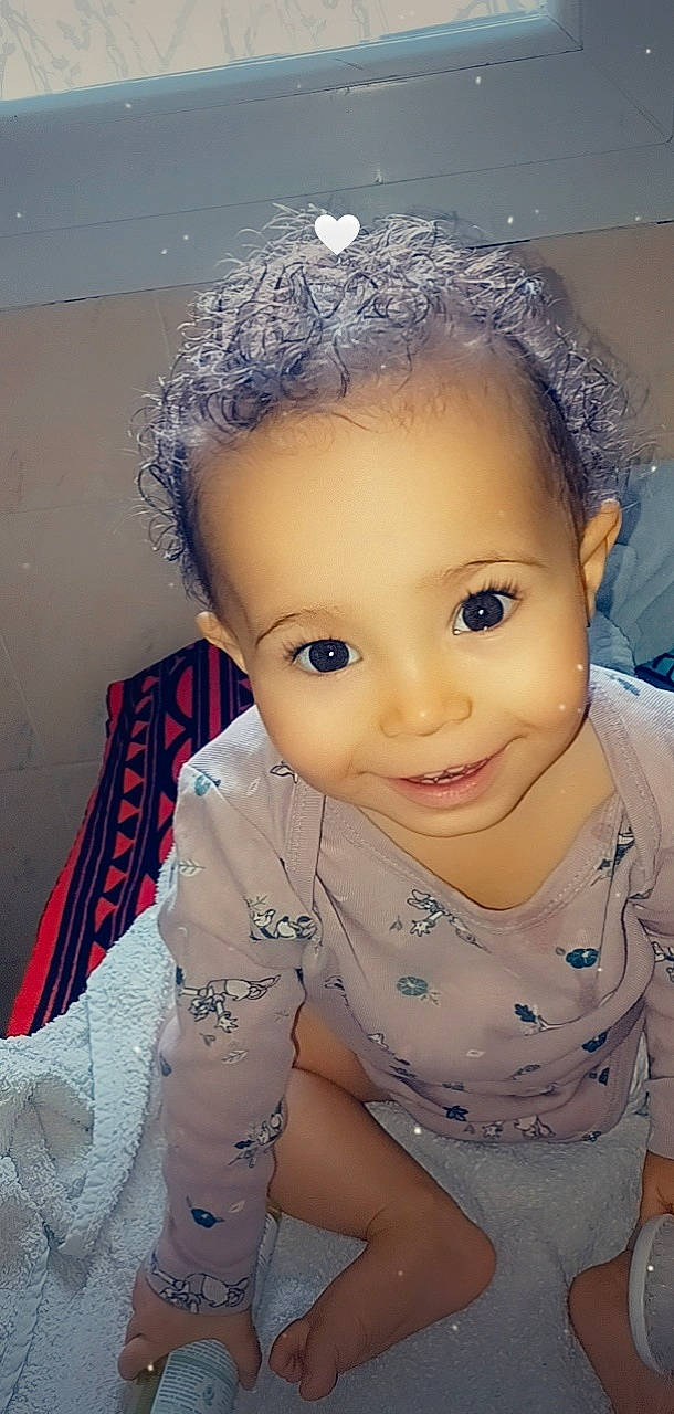 Maïssa a rejoint le concours — aidez-le/la à gagner de superbes lots ! arm, baby_toddler_clothing, cheek, chin, cool, eye, eyebrow, eyelash, forehead, happy, head, iris, joy, lip, mouth, neck, nose, person, skin, sleeve