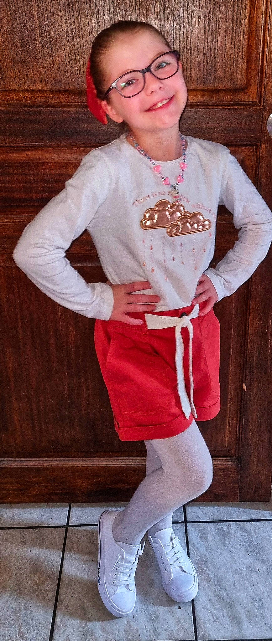 Lucyline a rejoint le concours — aidez-le/la à gagner de superbes lots ! baby_toddler_clothing, belt, event, fashion_design, human_leg, jewellery, joy, knee, neck, orange, peach, person, pink, shorts, sleeve, sportswear, t_shirt, thigh, toddler, trunk
