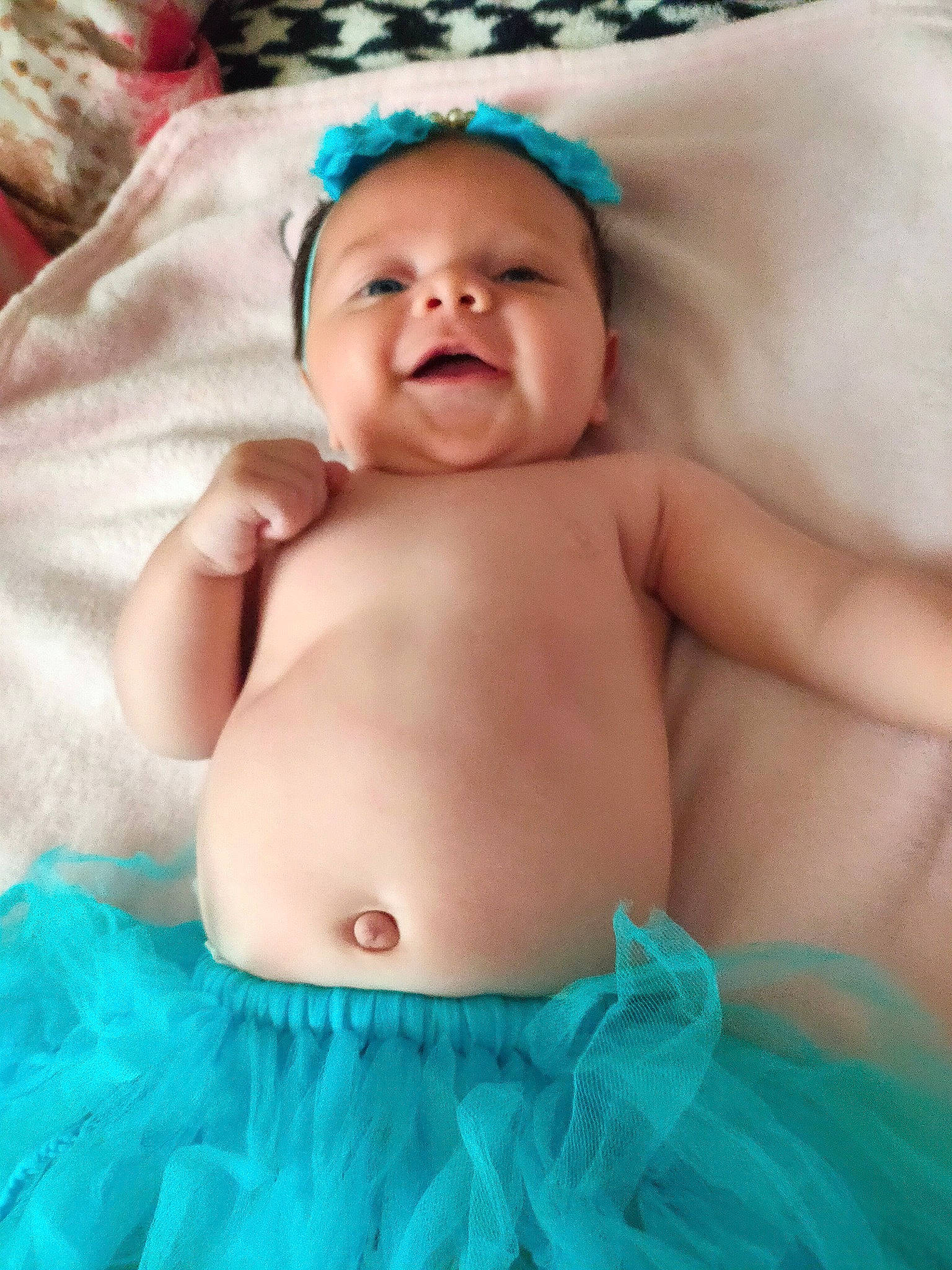 Elena a rejoint le concours — aidez-le/la à gagner de superbes lots ! abdomen, aqua, baby, baby_toddler_clothing, chest, child, electric_blue, event, eye, face, green, happy, head, human_body, muscle, person, pink, skin, smile, toddler