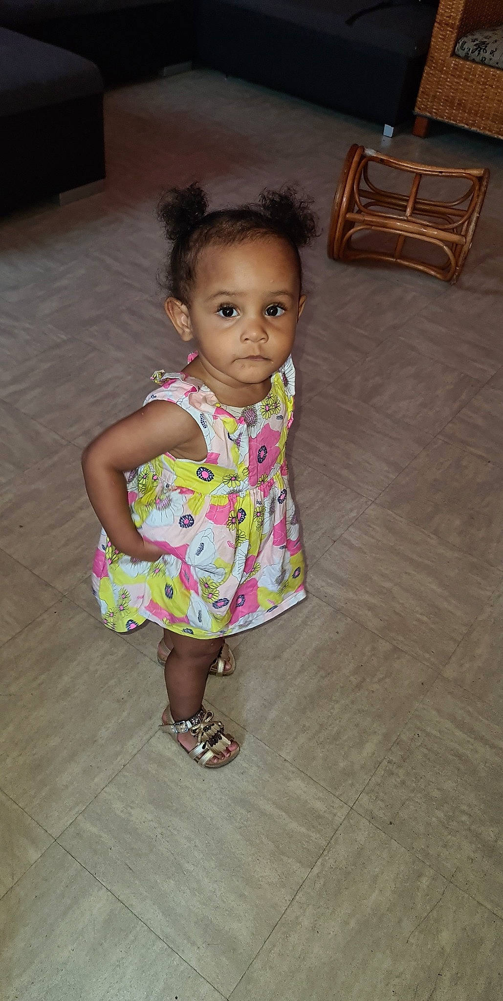 Kataleyïa a rejoint le concours — aidez-le/la à gagner de superbes lots ! arm, baby, baby_toddler_clothing, cheek, child, day_dress, eye, face, flash_photography, floor, flooring, hair, happy, hardwood, head, magenta, person, sandal, skin, toddler