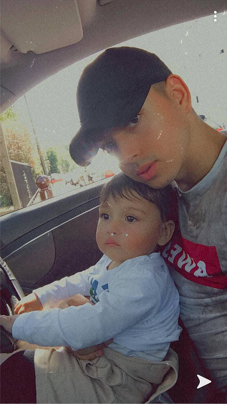 Enes participe au concours pour gagner de l'argent avec cette photo : baby, child, forehead, headgear, headwear, people, person, skin, toddler, vacation