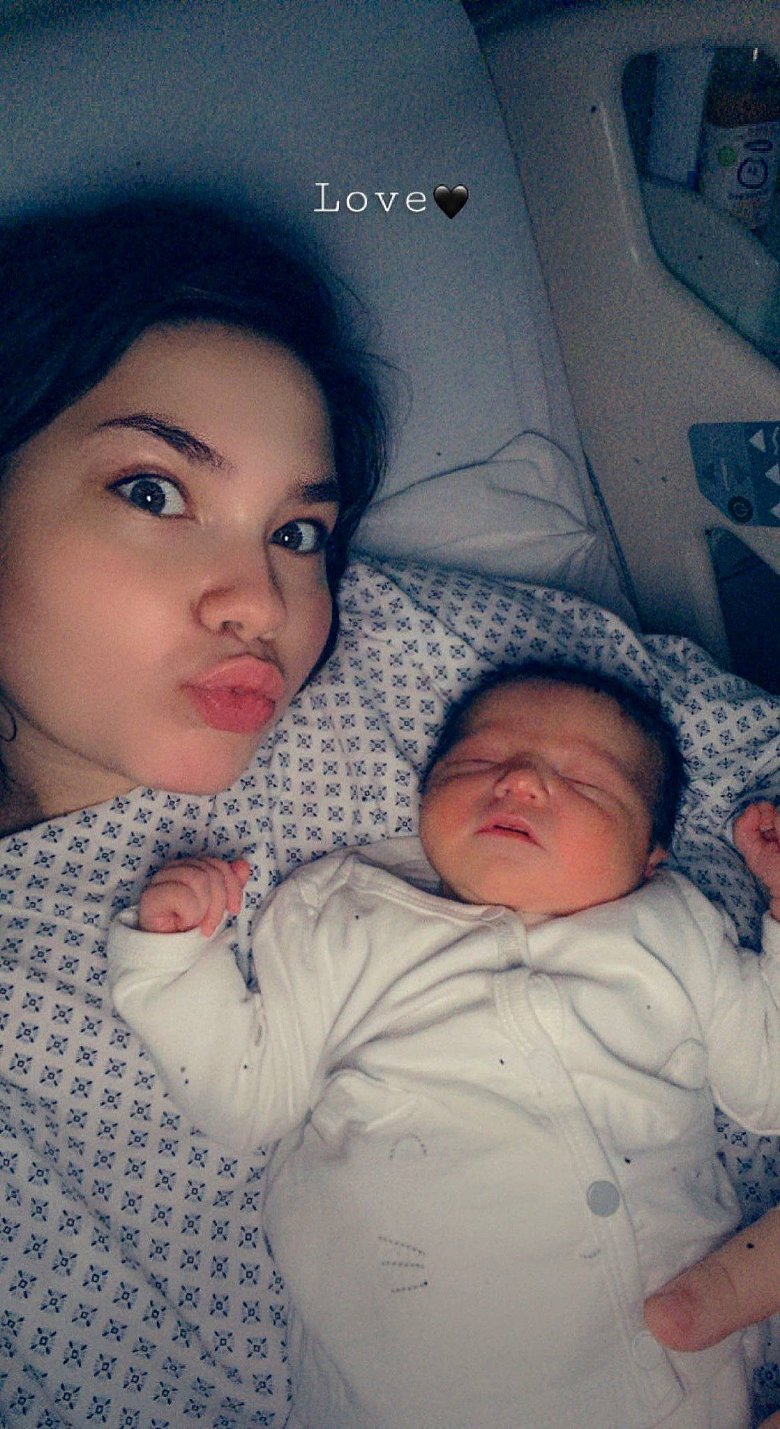 Chelsea participe au concours pour gagner de l'argent avec cette photo : baby_sleeping, cheek, child, comfort, eye, eyebrow, eyelash, face, finger, flash_photography, gesture, happy, iris, lip, mouth, nose, organ, person, plant, skin