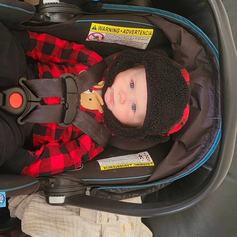Tyr is registered to the contest to win money with this photo: auto_part, automotive_design, automotive_exterior, automotive_wheel_system, baby, baby_carriage, baby_products, bag, car, car_seat, carmine, comfort, family_car, luggage_and_bags, motor_vehicle, personal_protective_equipment, toddler, trunk, vehicle, vehicle_door