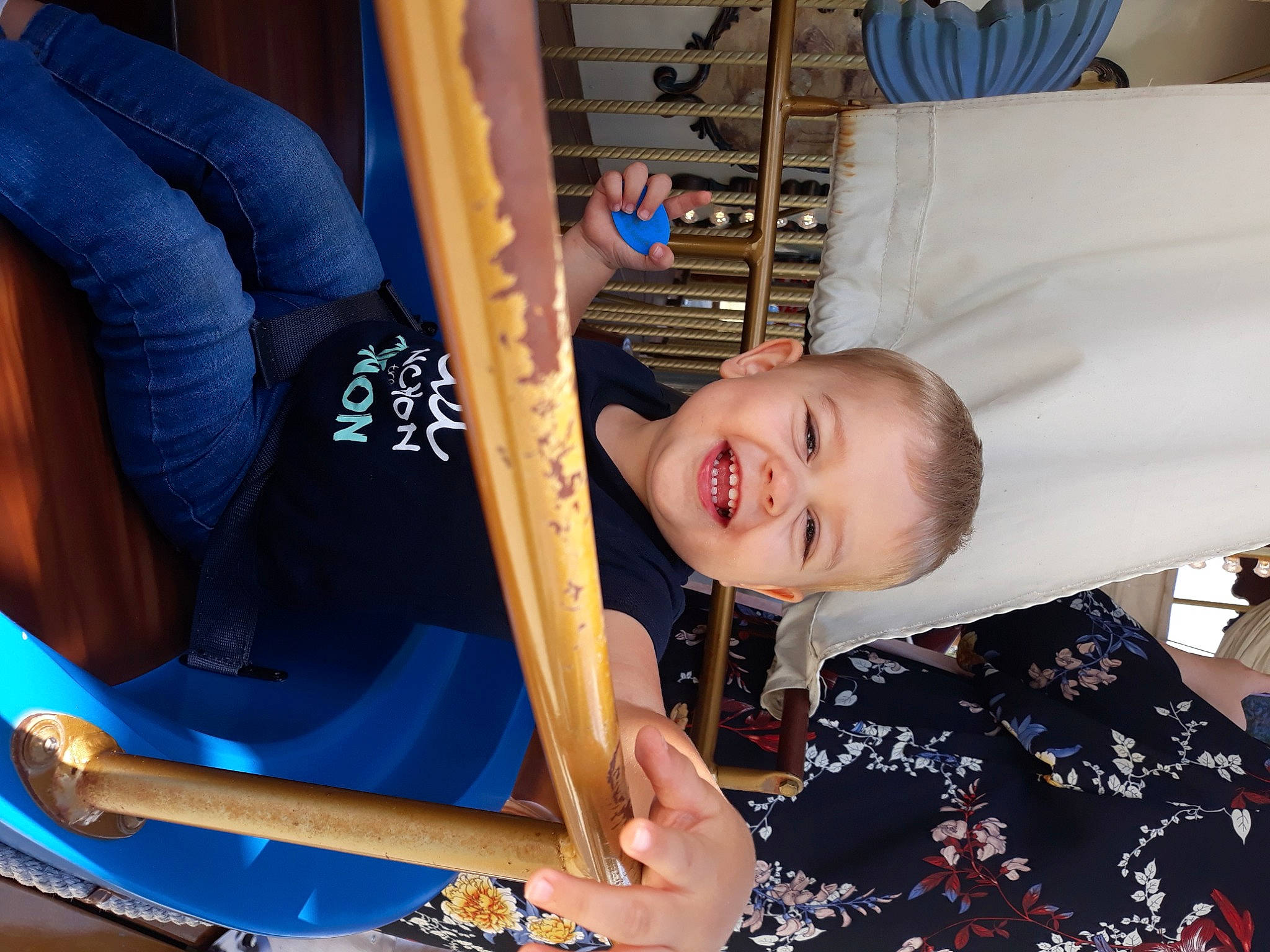 Jules a rejoint le concours — aidez-le/la à gagner de superbes lots ! child, joy, person