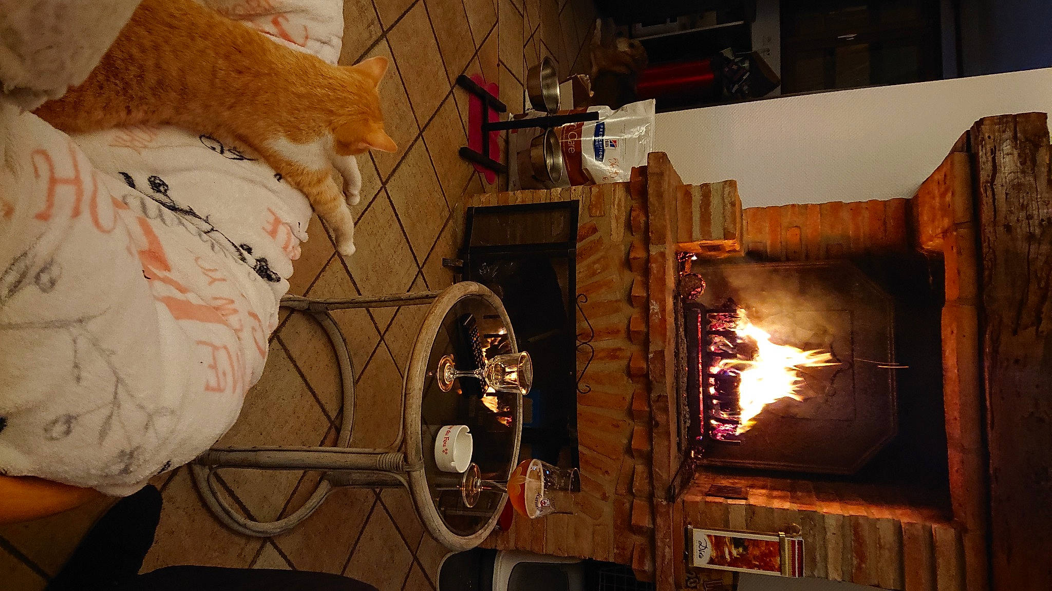 Nesquik a rejoint le concours — aidez-le/la à gagner de superbes lots ! art, auto_part, automotive_tire, automotive_wheel_system, fire, fireplace, flame, gas, hat, hearth, heat, machine, masonry_oven, metal, room, stove, sun_hat, wheel, wood, wood_burning_stove