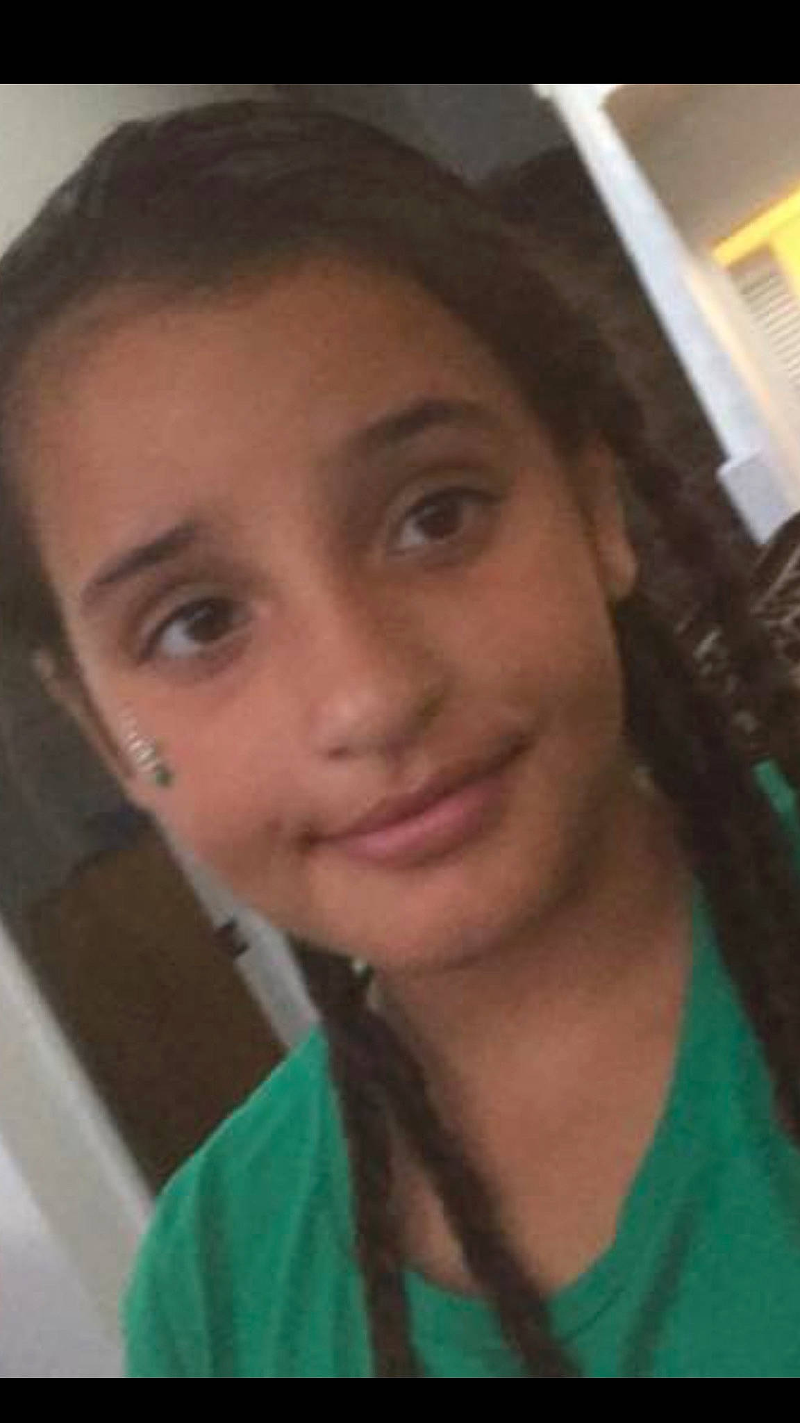 Khloe is registered to the contest to win money with this photo: beauty, black_hair, brown_hair, cheek, chin, eye, eyebrow, face, forehead, hair, hairstyle, head, jaw, joy, lip, long_hair, nose, person, photography, selfie