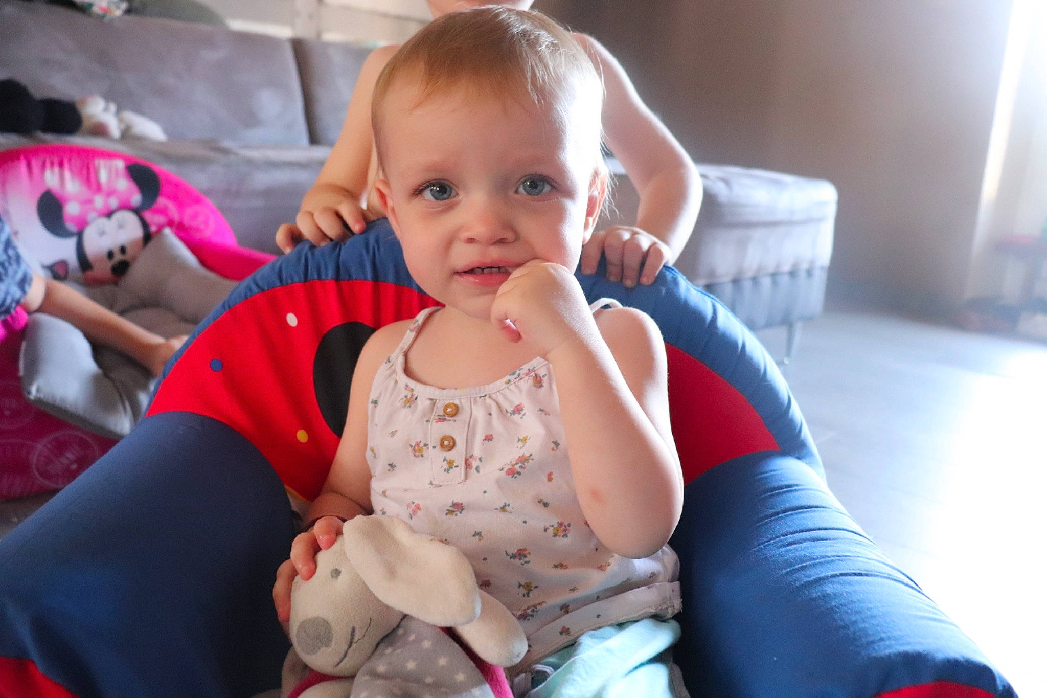 Jade a rejoint le concours — aidez-le/la à gagner de superbes lots ! arm, baby, baby_products, baby_toddler_clothing, cheek, child, comfort, event, fun, gesture, happy, iris, leisure, person, recreation, sitting, skin, smile, t_shirt, toddler