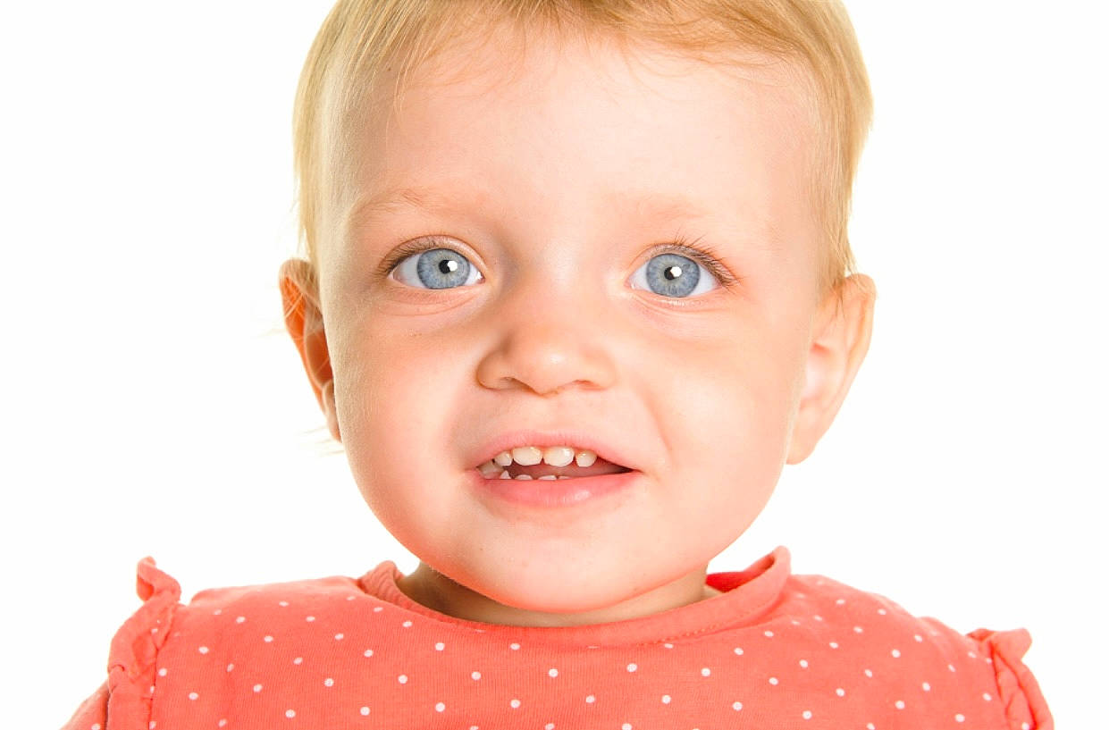 Jade participe au concours pour gagner de l'argent avec cette photo : baby, cheek, child, chin, ear, eyebrow, eyelash, face, gesture, happy, iris, jaw, joy, lip, mouth, nose, person, skin, sleeve, smile