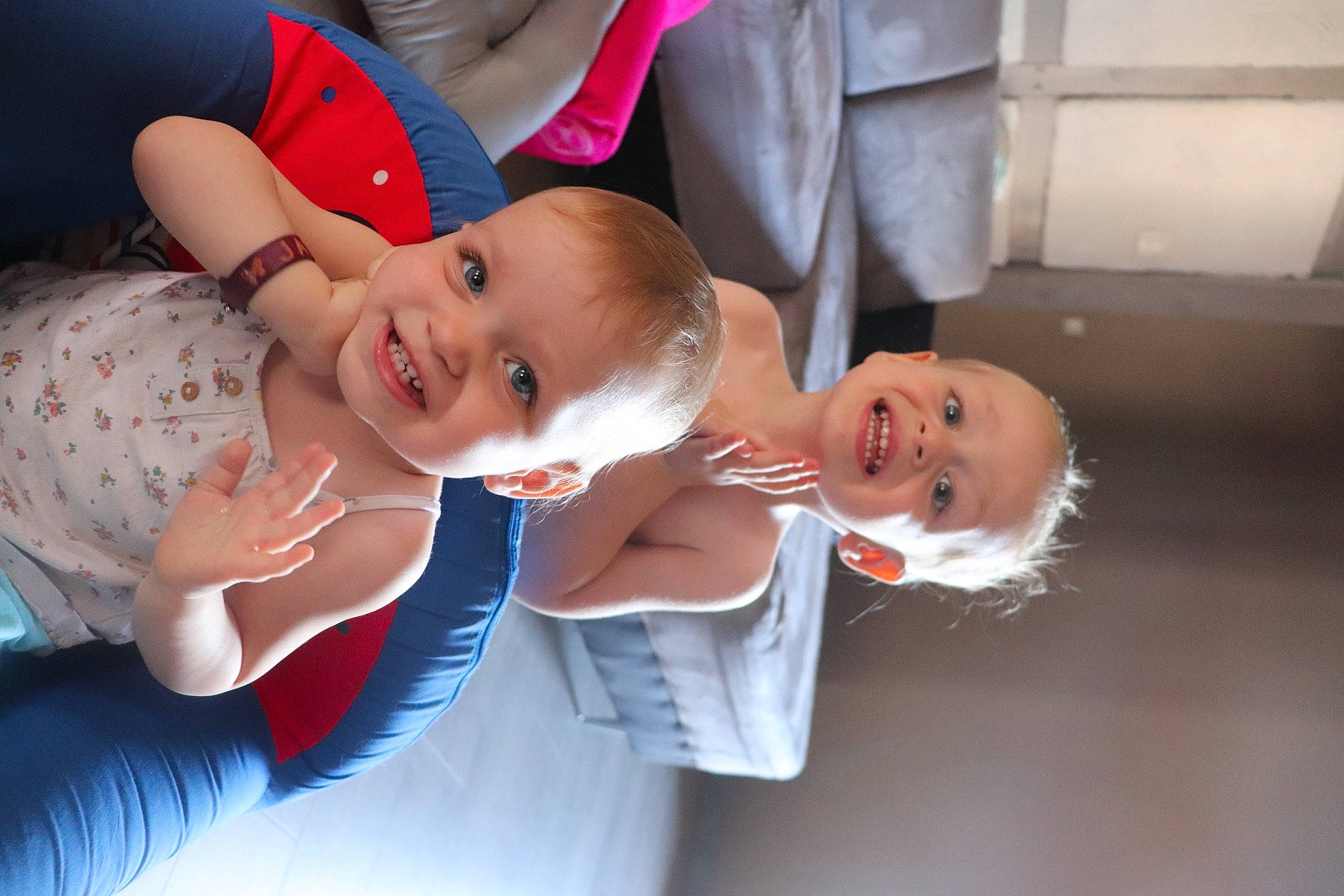 Jade participe au concours pour gagner de l'argent avec cette photo : baby, baby_toddler_clothing, child, event, fun, gesture, happy, hat, joy, leisure, person, smile, t_shirt, toddler, vacation