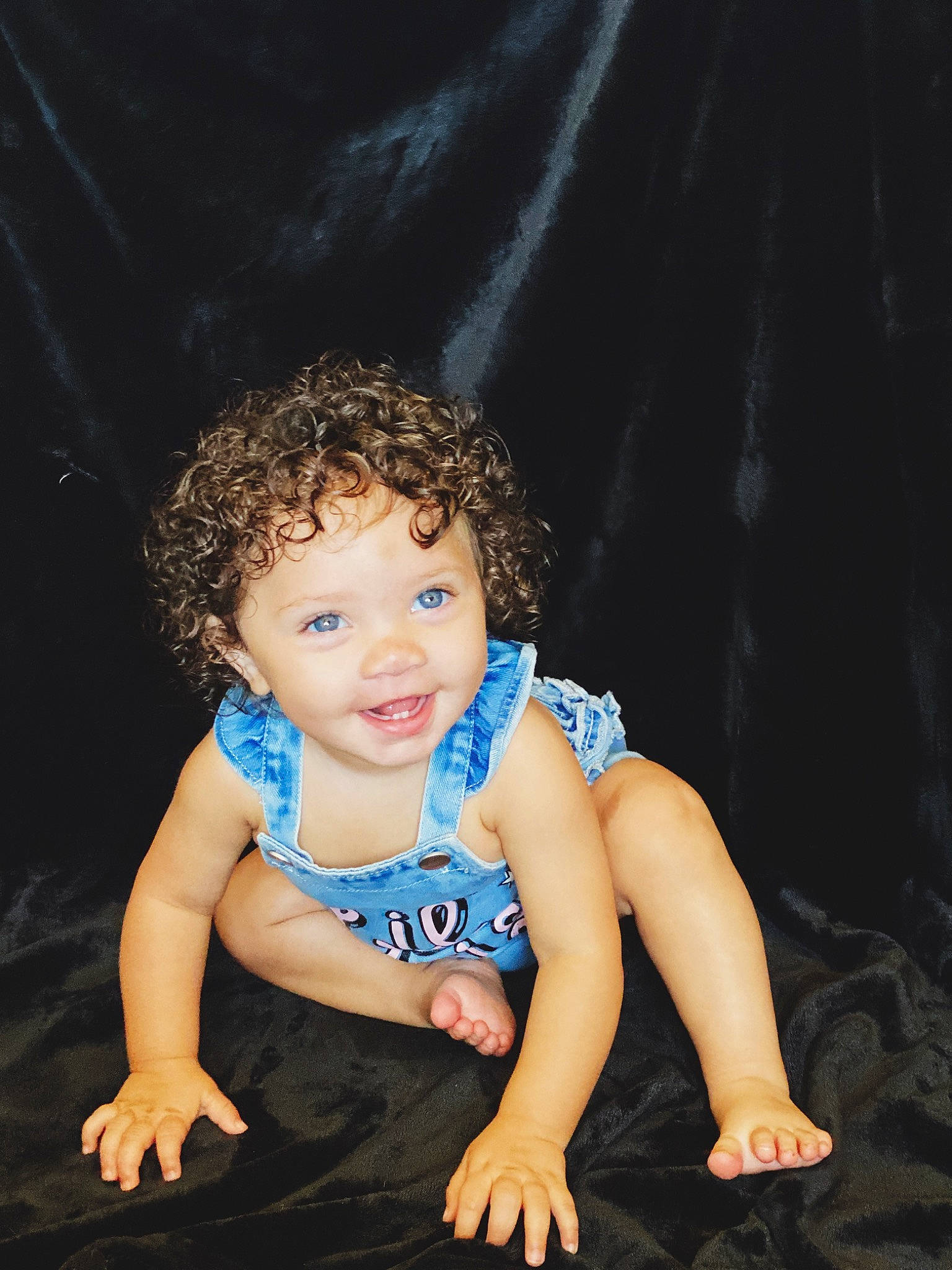 Magnolia is registered to the contest to win money with this photo: arm, baby, baby_toddler_clothing, beauty, cheek, chin, electric_blue, eye, flash_photography, fun, hand, happy, head, human_body, iris, joy, person, skin, sleeve, smile