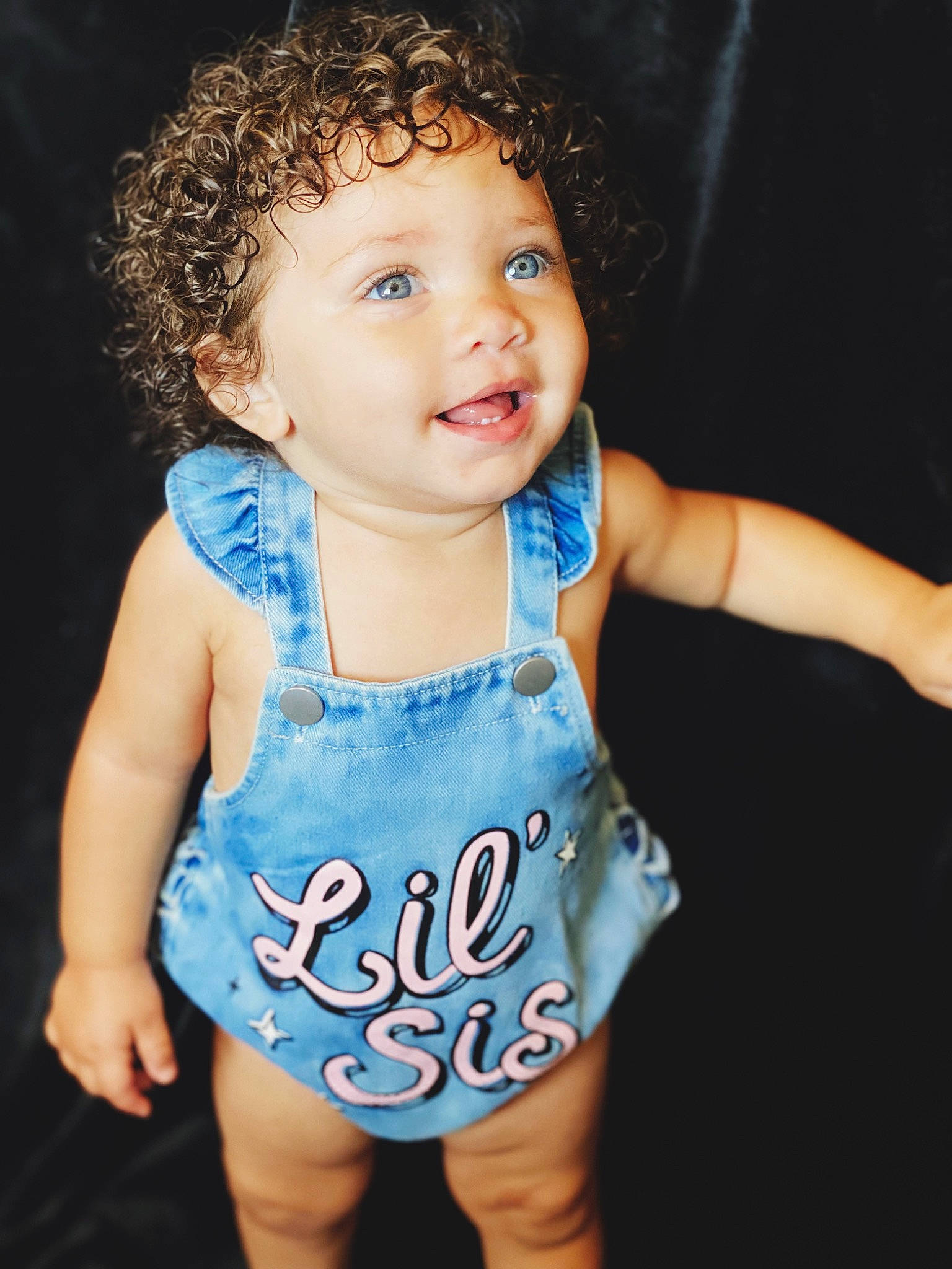 Magnolia is registered to the contest to win money with this photo: azure, baby_toddler_clothing, cheek, eye, face, flash_photography, gesture, hair, hairstyle, happy, head, human_body, iris, joint, neck, person, shoulder, skin, sleeve, smile