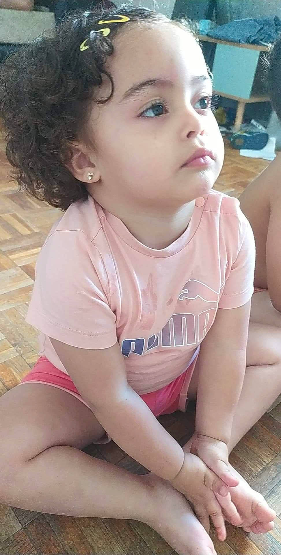 Meriem participe au concours pour gagner de l'argent avec cette photo : cheek, chin, eye, eyebrow, face, facial_expression, forehead, hair, hairstyle, head, human_body, joint, lip, mouth, neck, nose, organ, person, photograph, skin