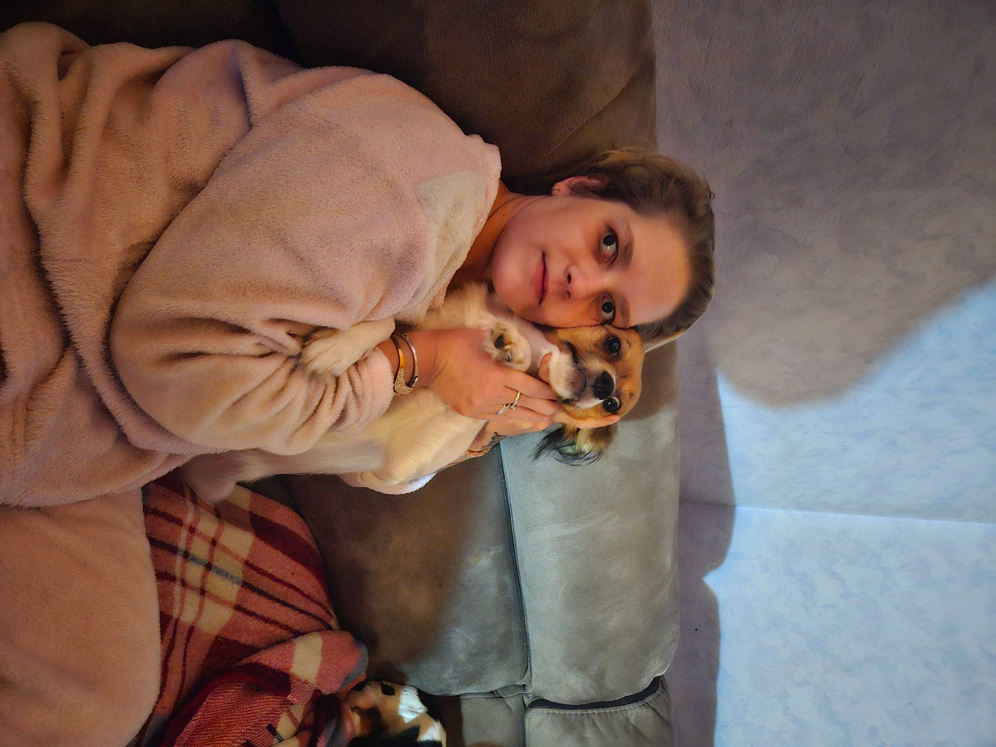 Choupette a rejoint le concours — aidez-le/la à gagner de superbes lots ! baby, child, comfort, eye, formal_wear, fun, fur, hair, happy, linens, plaid, room, sitting, sleeve, smile, sporting_group, tartan, toddler, wrinkle