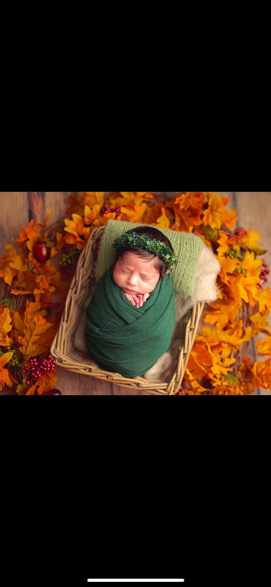 Elya participe au concours pour gagner de l'argent avec cette photo : cut_flowers, flash_photography, floral_design, floristry, flower_arranging, font, fun, grass, happy, hoodie, jacket, landscape, orange, people_in_nature, person, petal, portrait, portrait_photography, still_life_photography, tints_and_shades