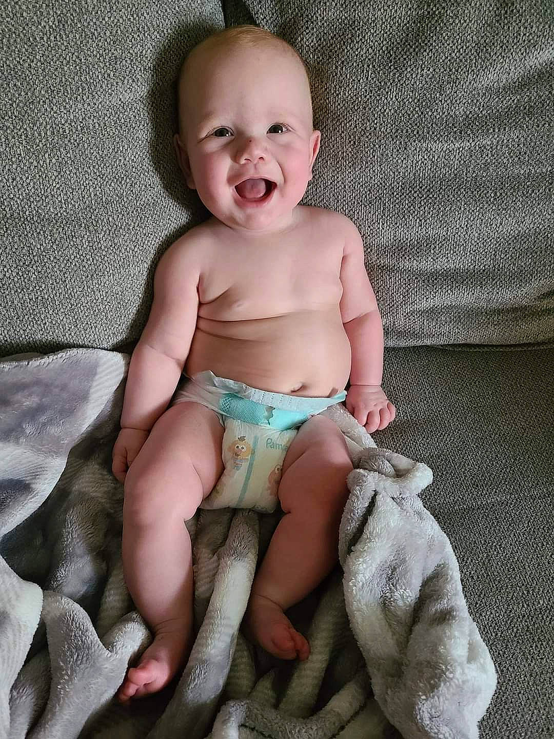 Onyx is registered to the contest to win money with this photo: baby, baby_toddler_clothing, barefoot, cheek, chest, comfort, eye, face, head, human_body, iris, knee, leg, person, product, skin, smile, stomach, thigh, toddler